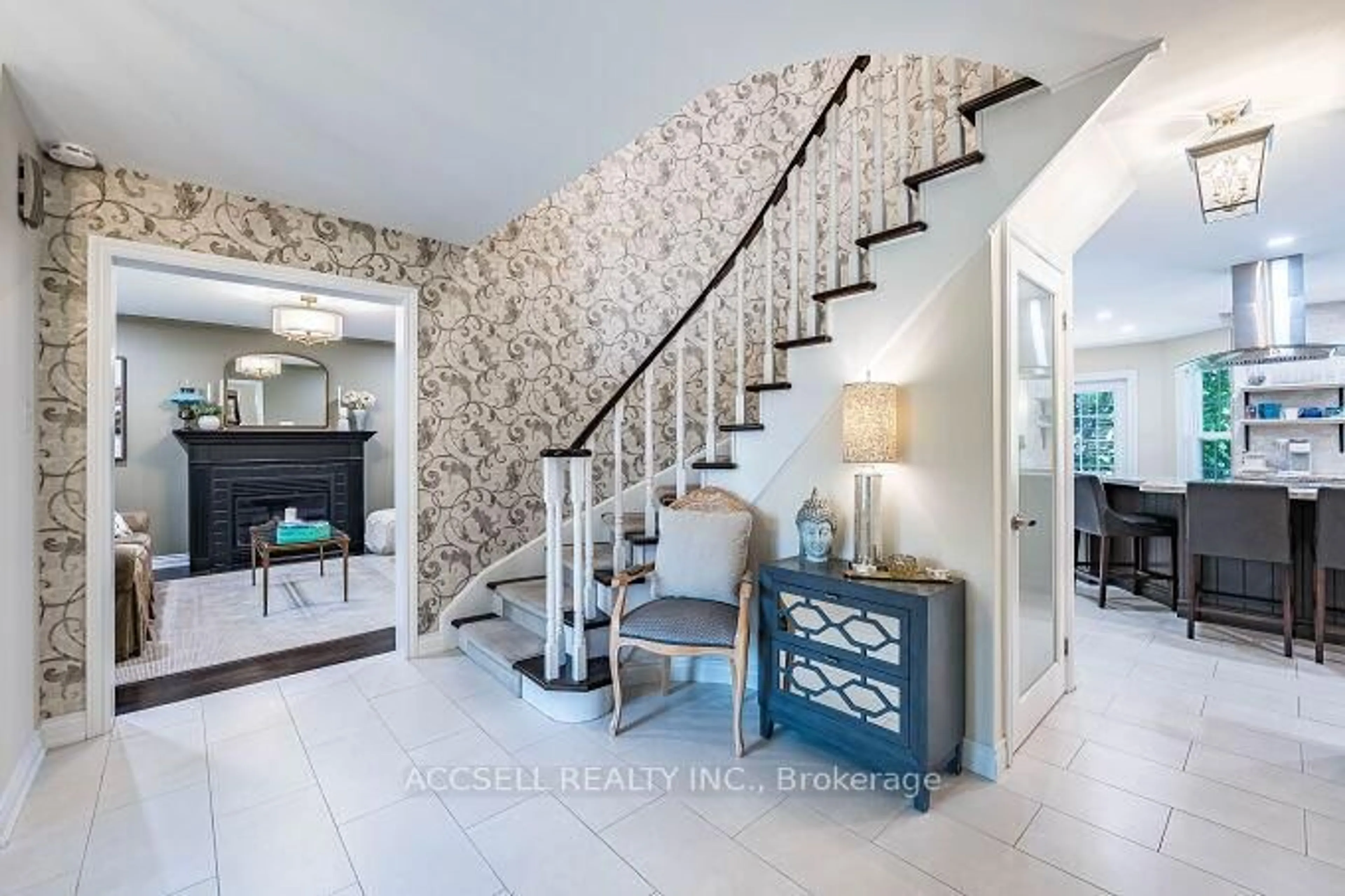Indoor entryway for 6785 Snow Goose Lane, Mississauga Ontario L5N 5J2