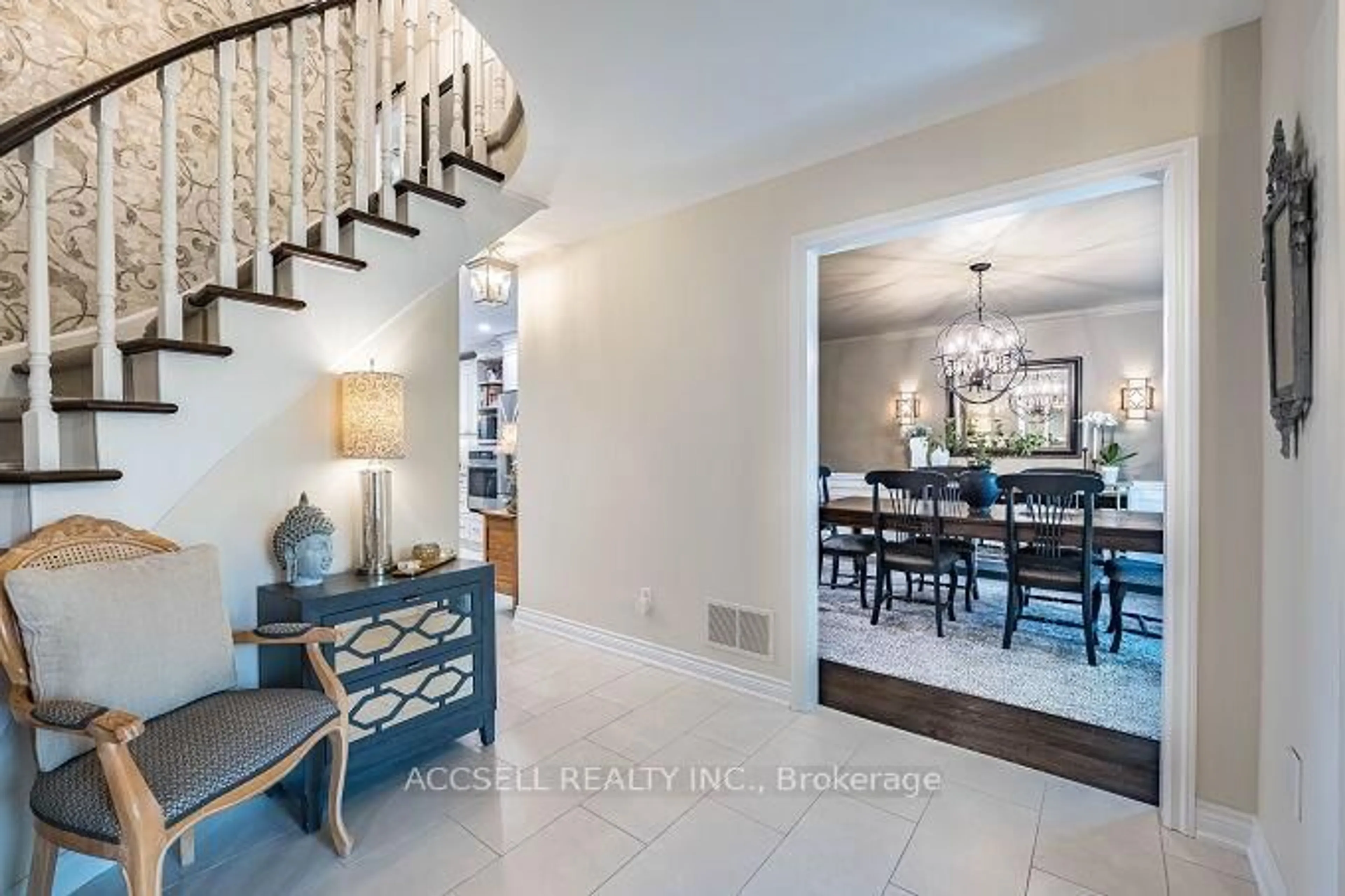 Indoor entryway for 6785 Snow Goose Lane, Mississauga Ontario L5N 5J2