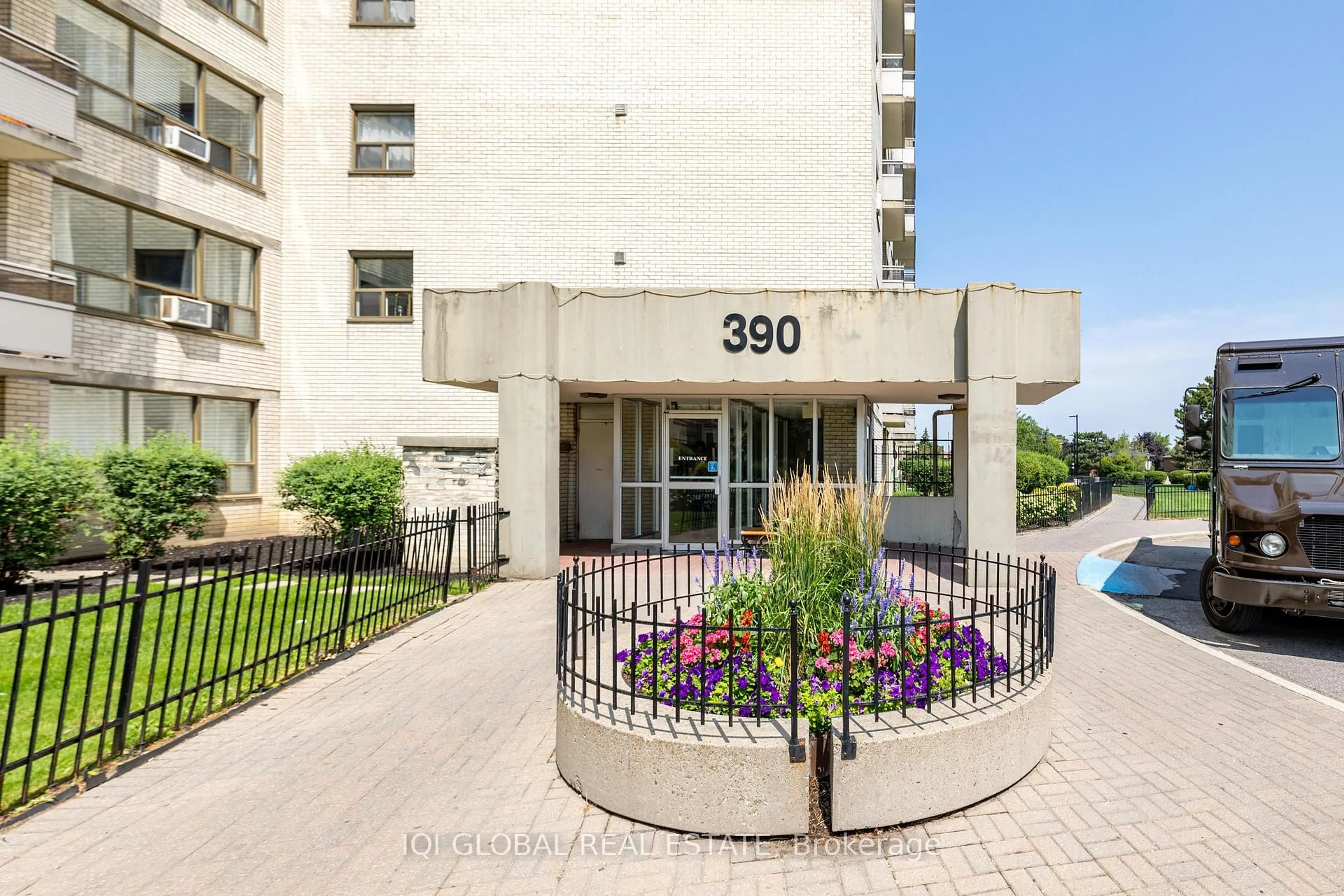 Unknown for 390 Dixon Rd #1516, Toronto Ontario M9R 1T4