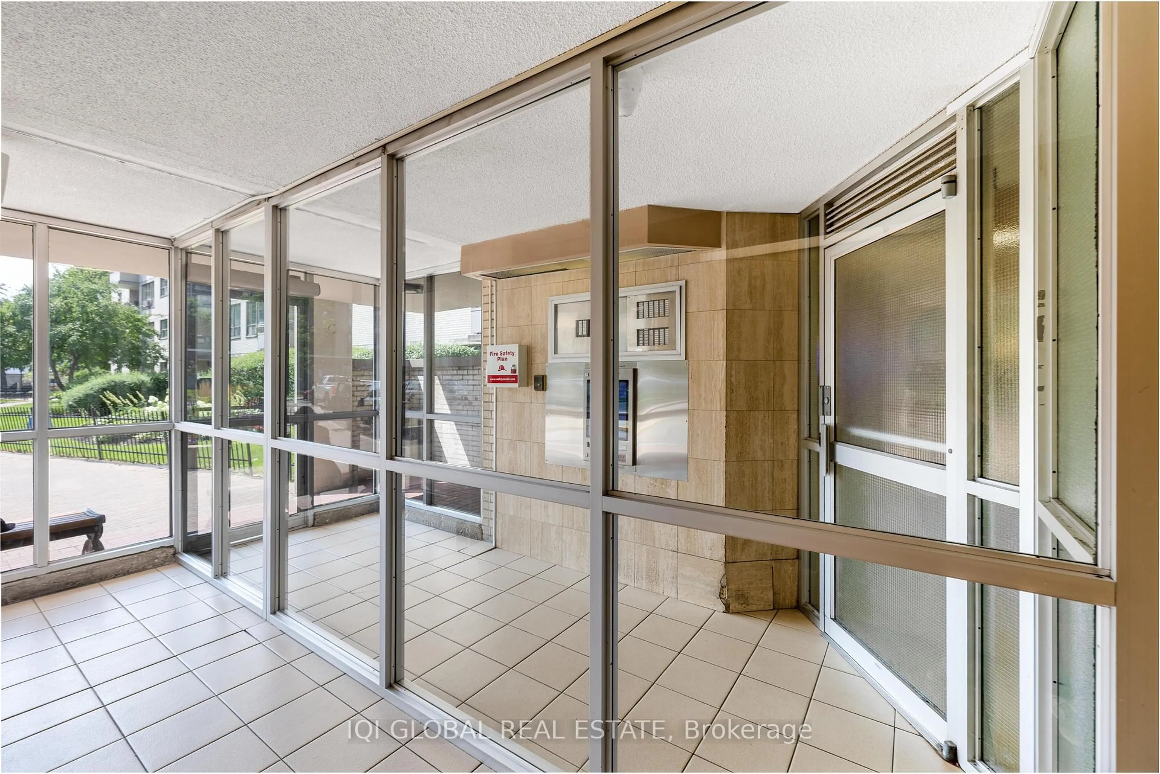 Indoor foyer for 390 Dixon Rd #1516, Toronto Ontario M9R 1T4