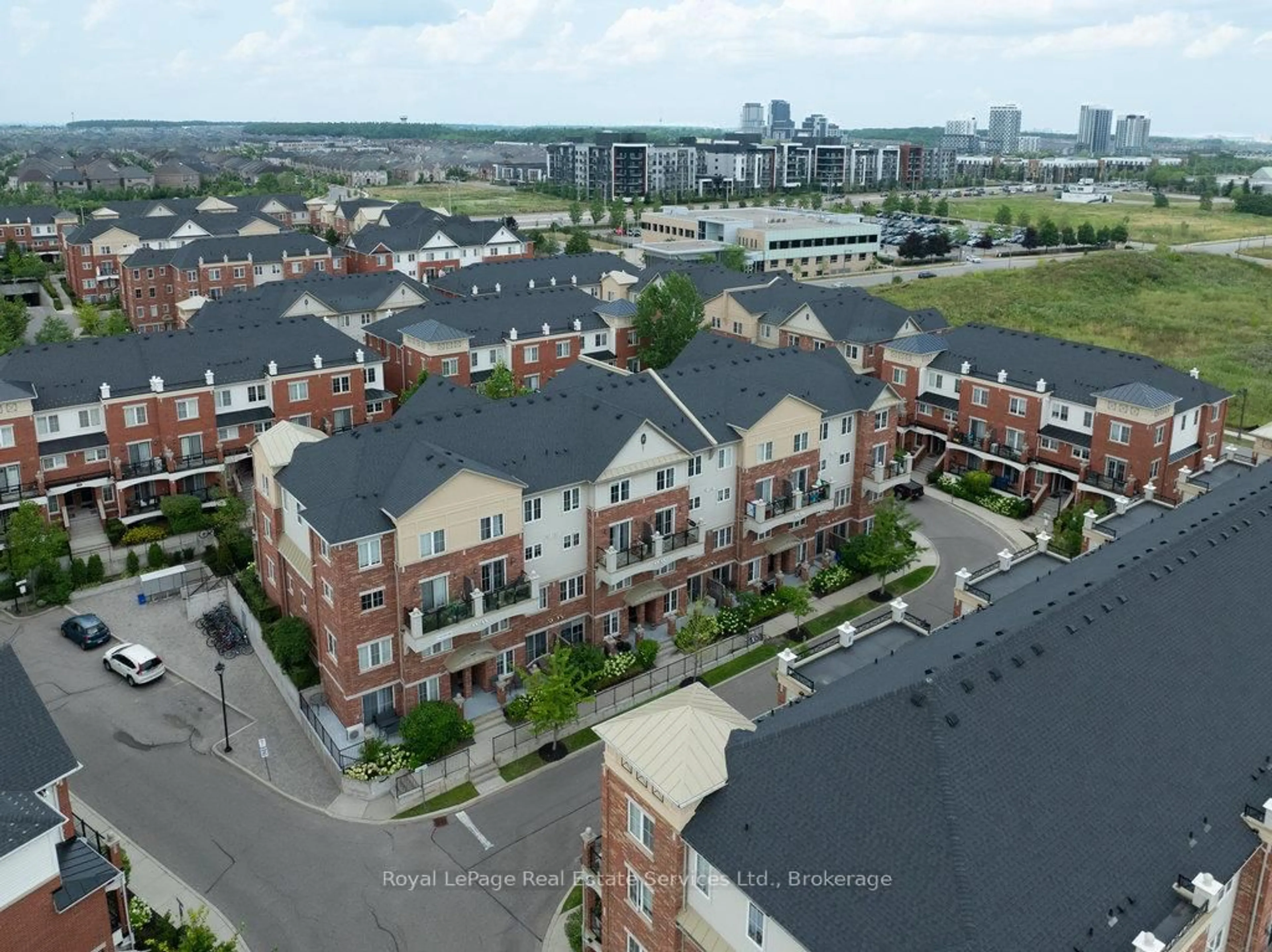 A pic from outside/outdoor area/front of a property/back of a property/a pic from drone, city buildings view from balcony for 47 Hays Blvd #24, Oakville Ontario L6H 0J1