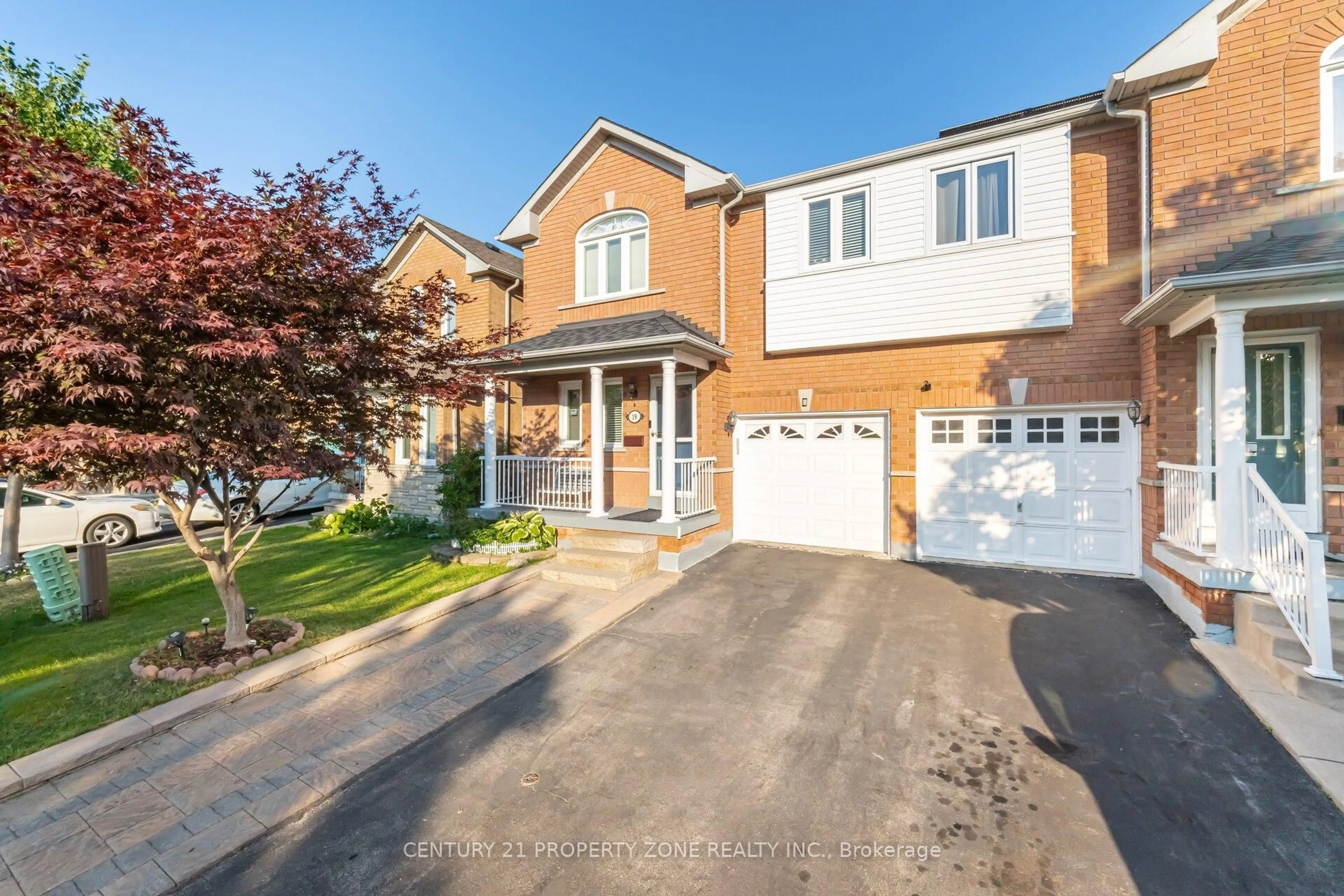 A pic from outside/outdoor area/front of a property/back of a property/a pic from drone, street for 19 Streamside Lane, Brampton Ontario L6R 2A9