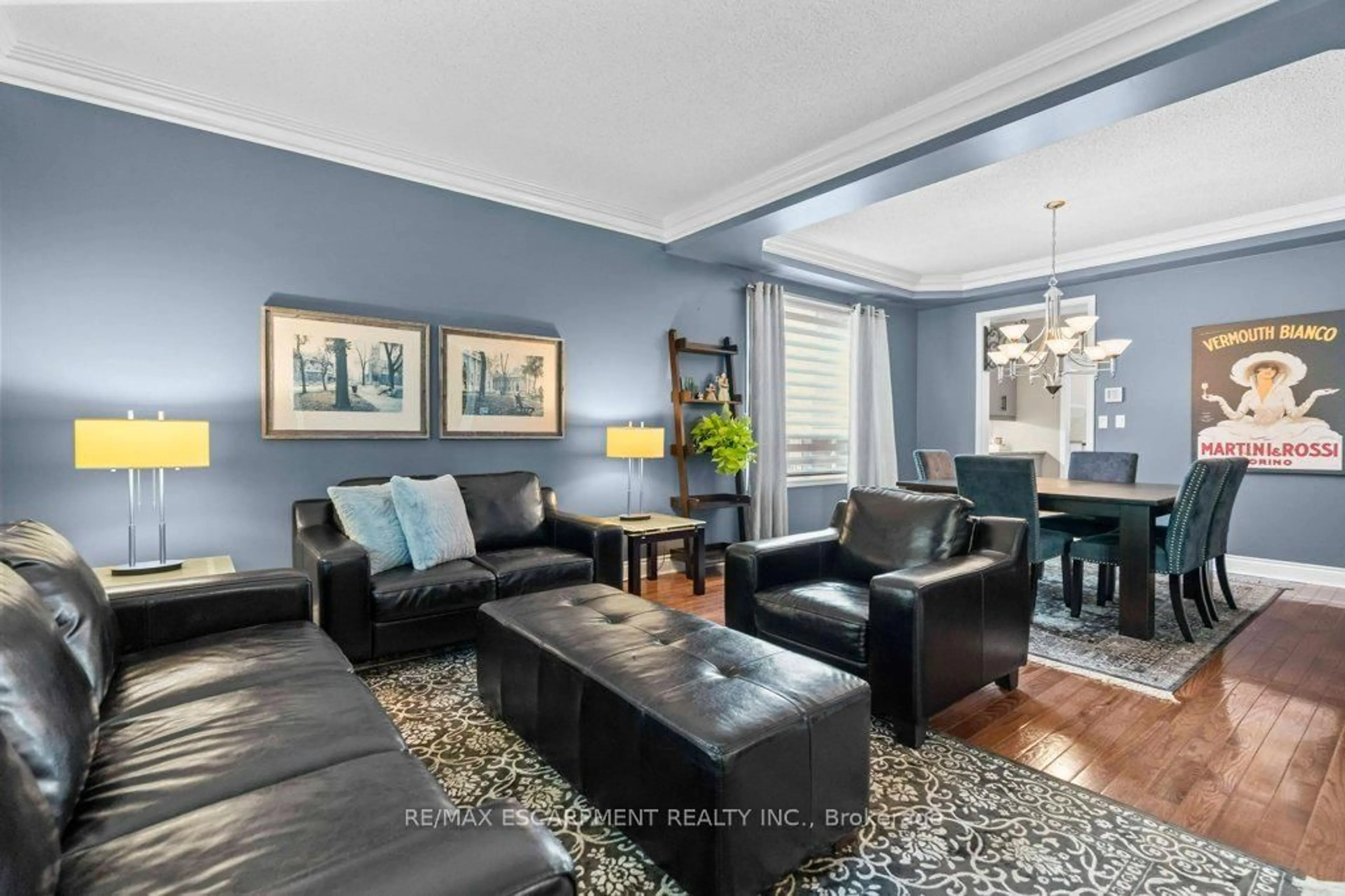 Living room with furniture, unknown for 1560 Rixon Way, Milton Ontario L9T 5T5
