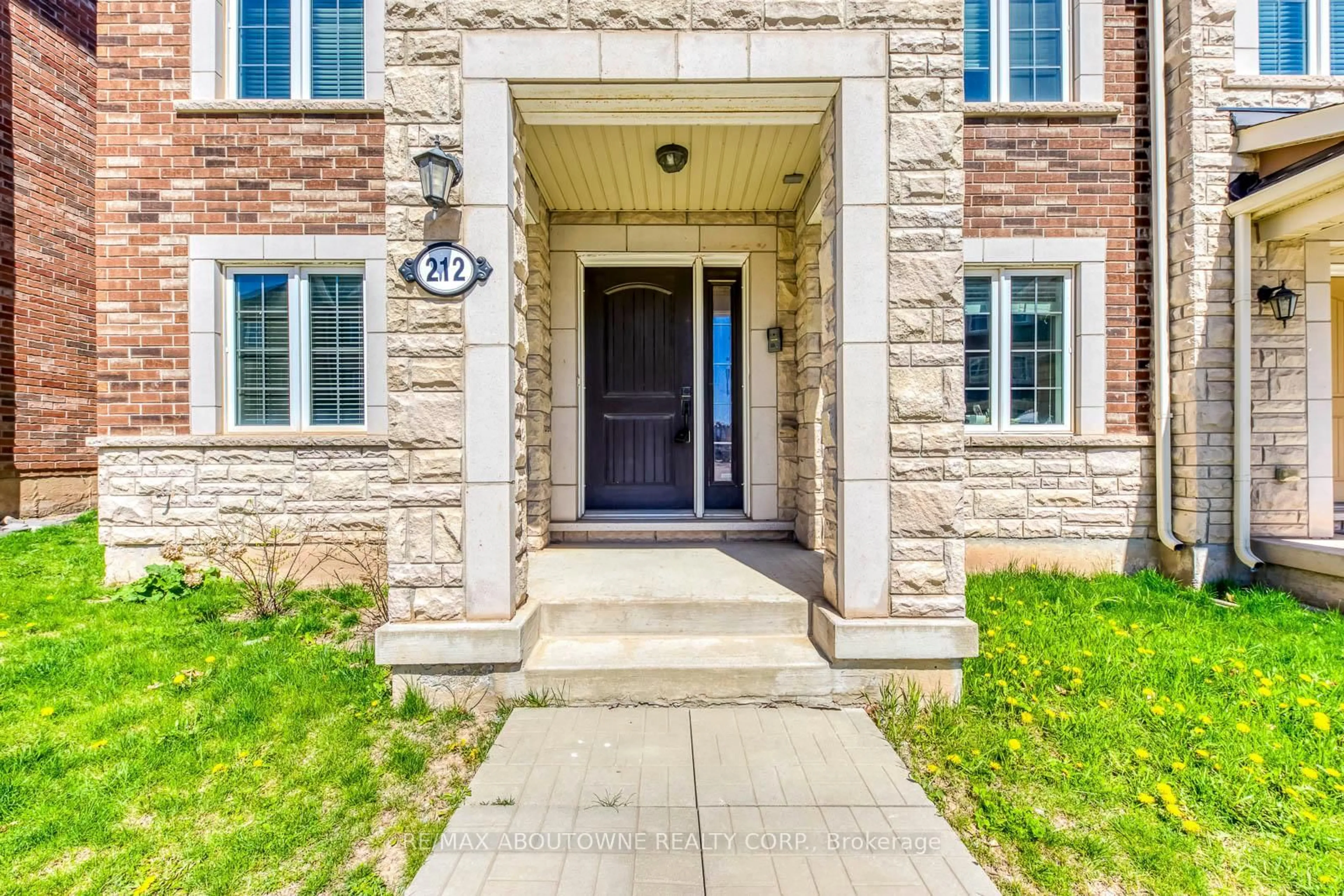 Unknown for 212 ELLEN DAVIDSON Dr, Oakville Ontario L6M 0V1