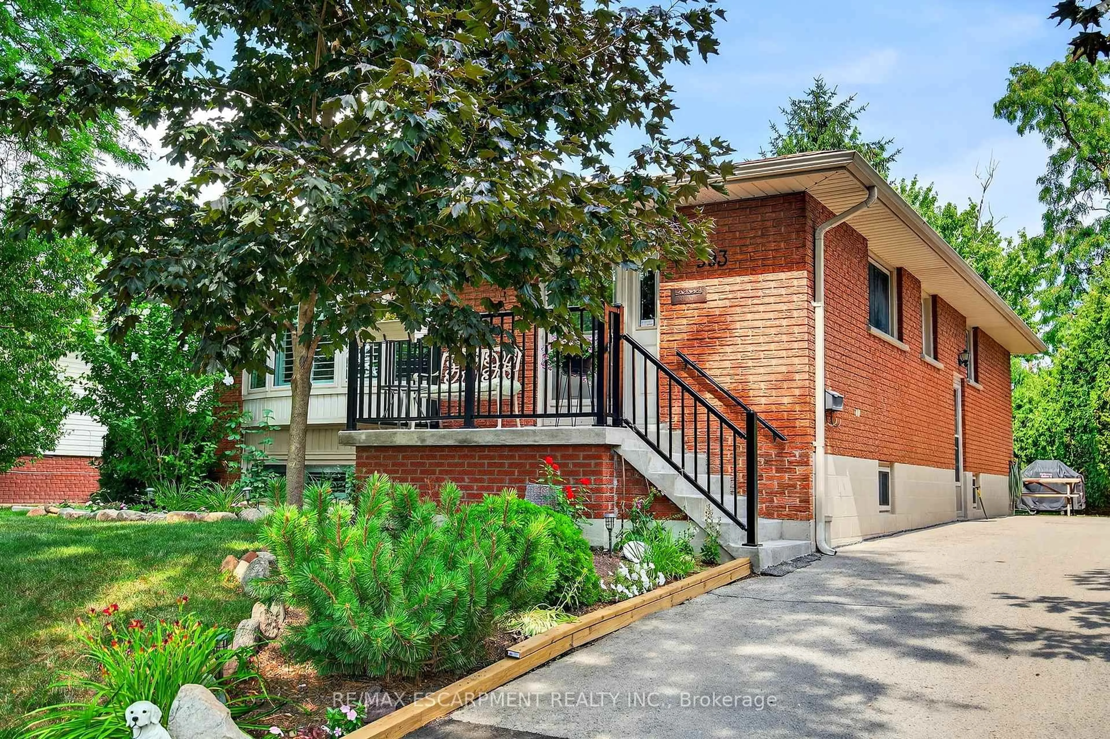 Home with brick exterior material, street for 593 Braemore Rd, Burlington Ontario L7N 3E4