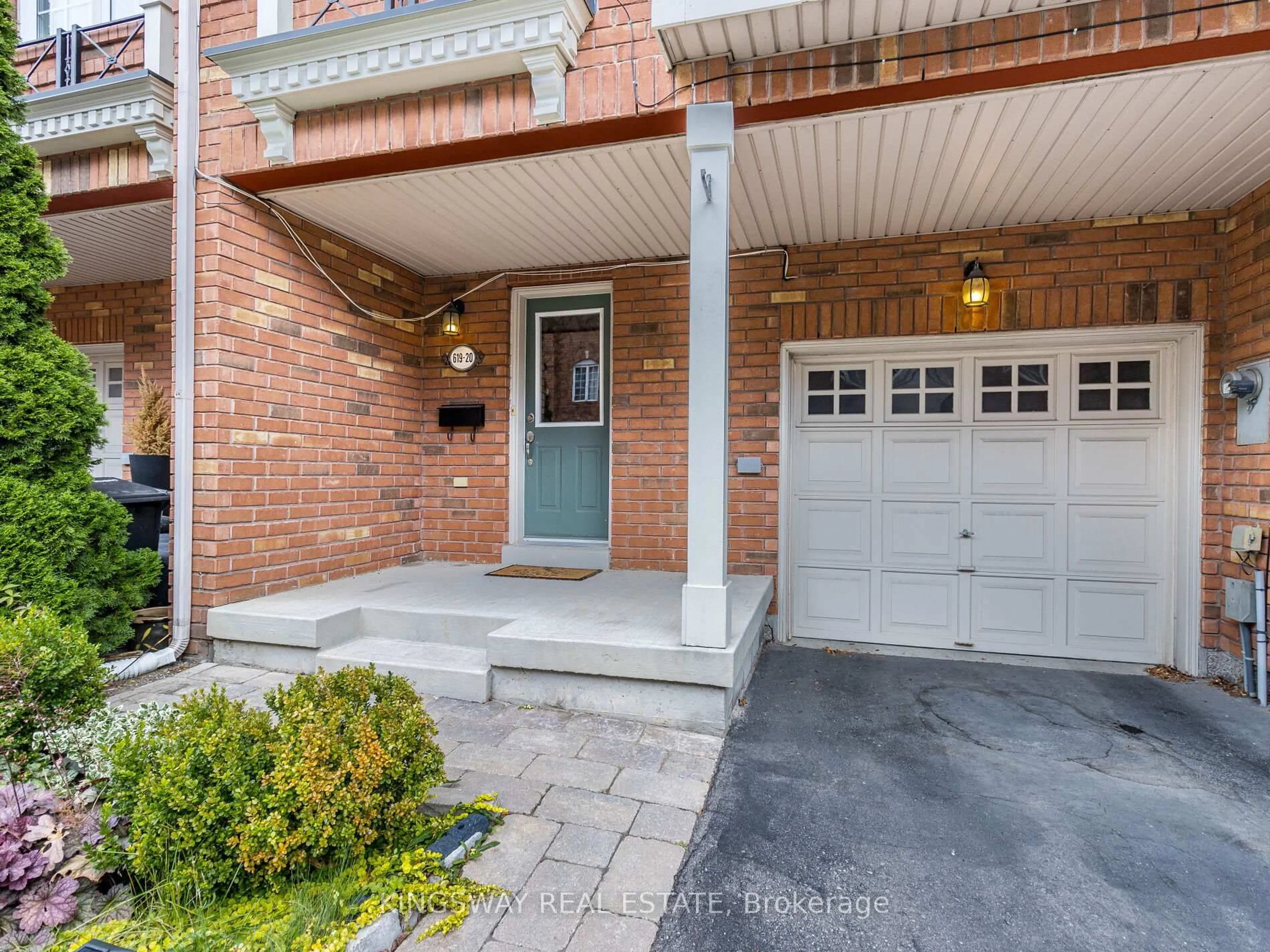 Indoor entryway for 619 Evans Ave #20, Toronto Ontario M8W 2W4