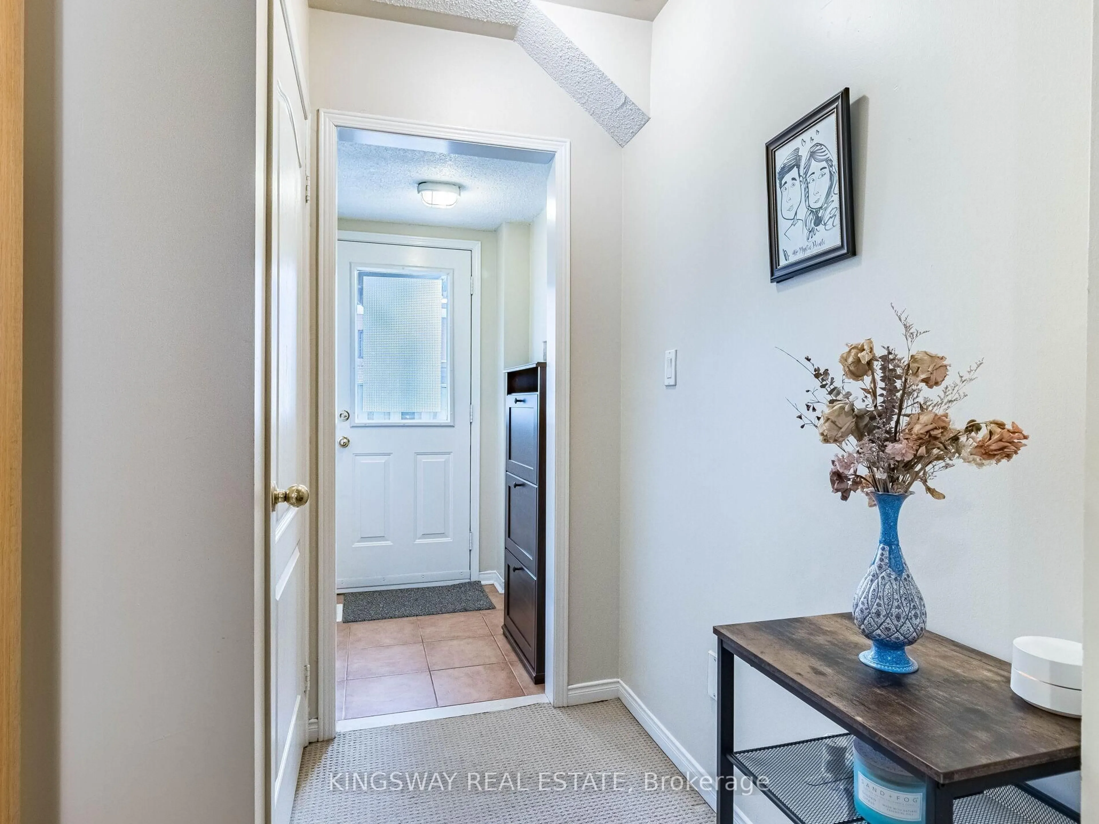 Indoor entryway for 619 Evans Ave #20, Toronto Ontario M8W 2W4