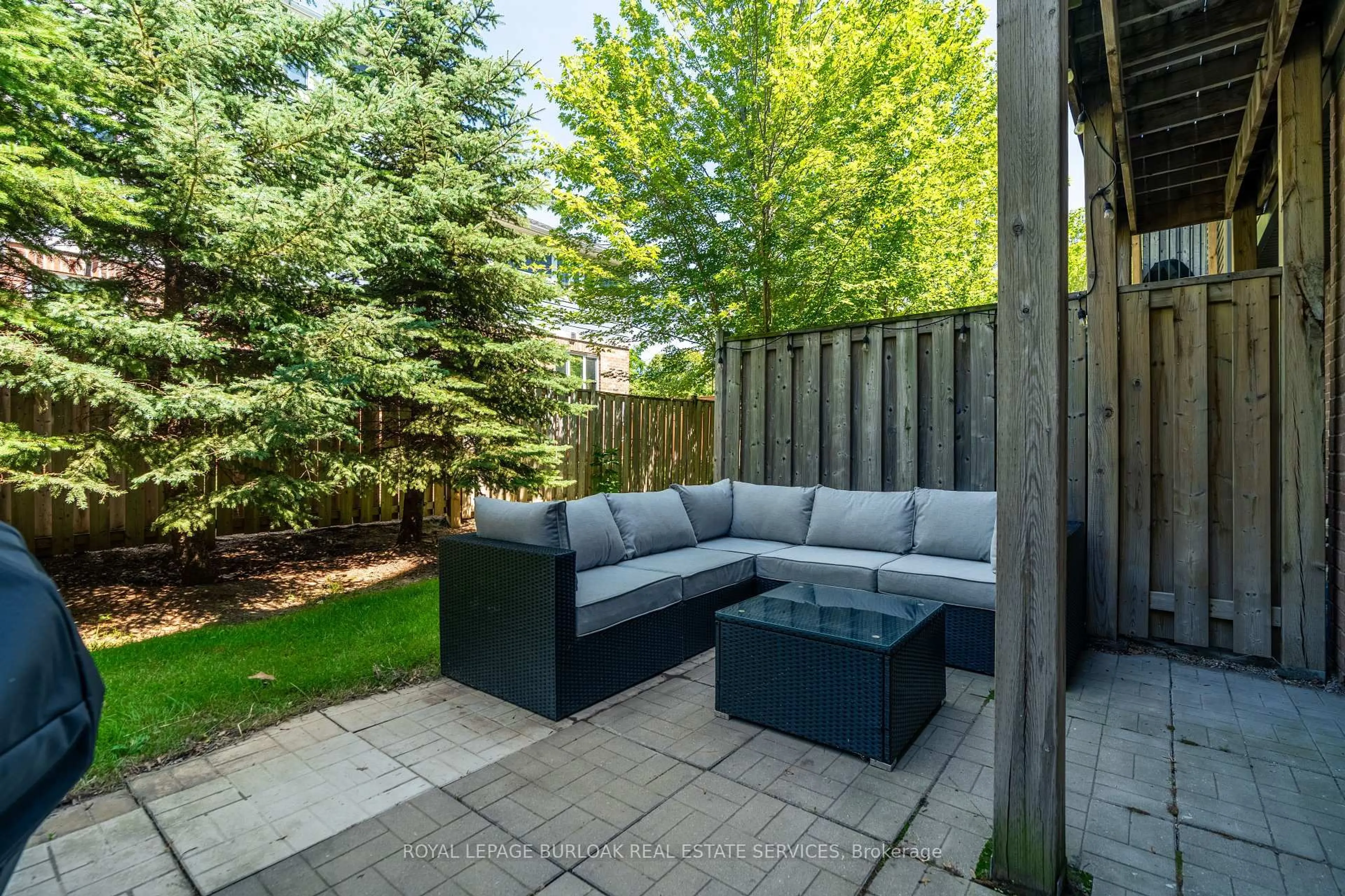 Patio, unknown for 965 Reimer Common, Burlington Ontario L7R 0C8