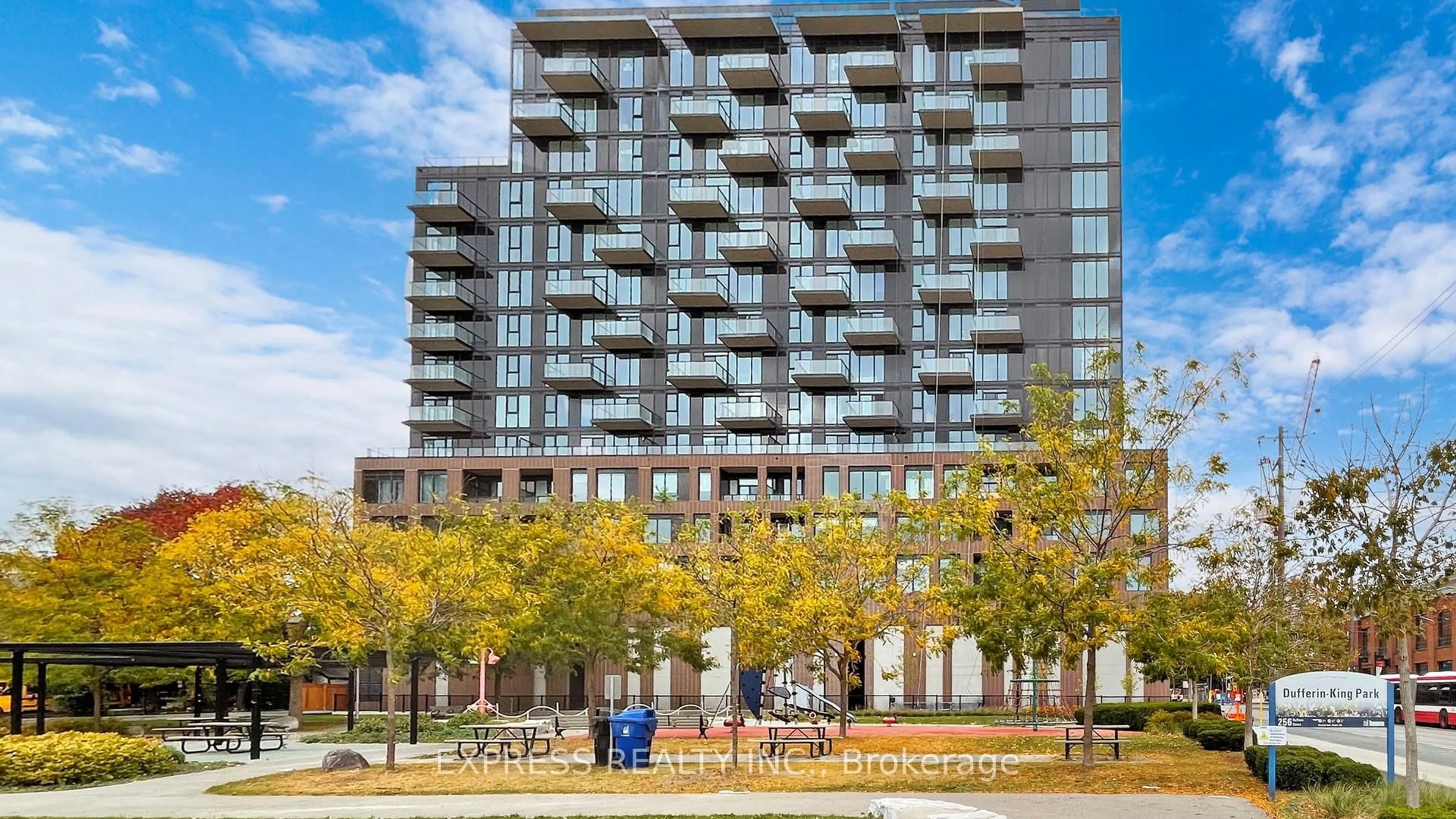 Unknown for 270 Dufferin St #701, Toronto Ontario M6K 0H8