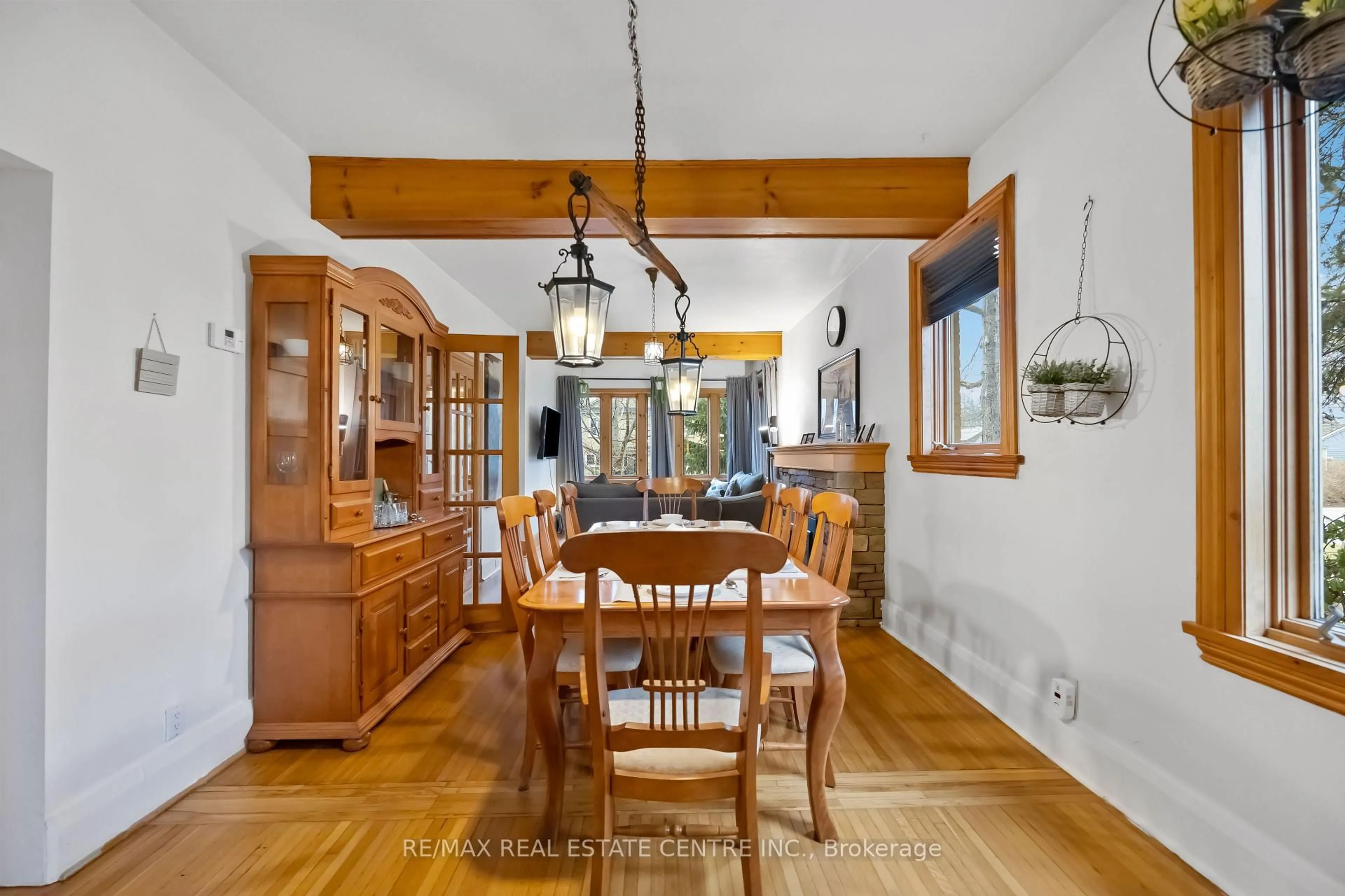 Dining room, unknown for 32 WENONAH Dr, Mississauga Ontario L5G 3W3