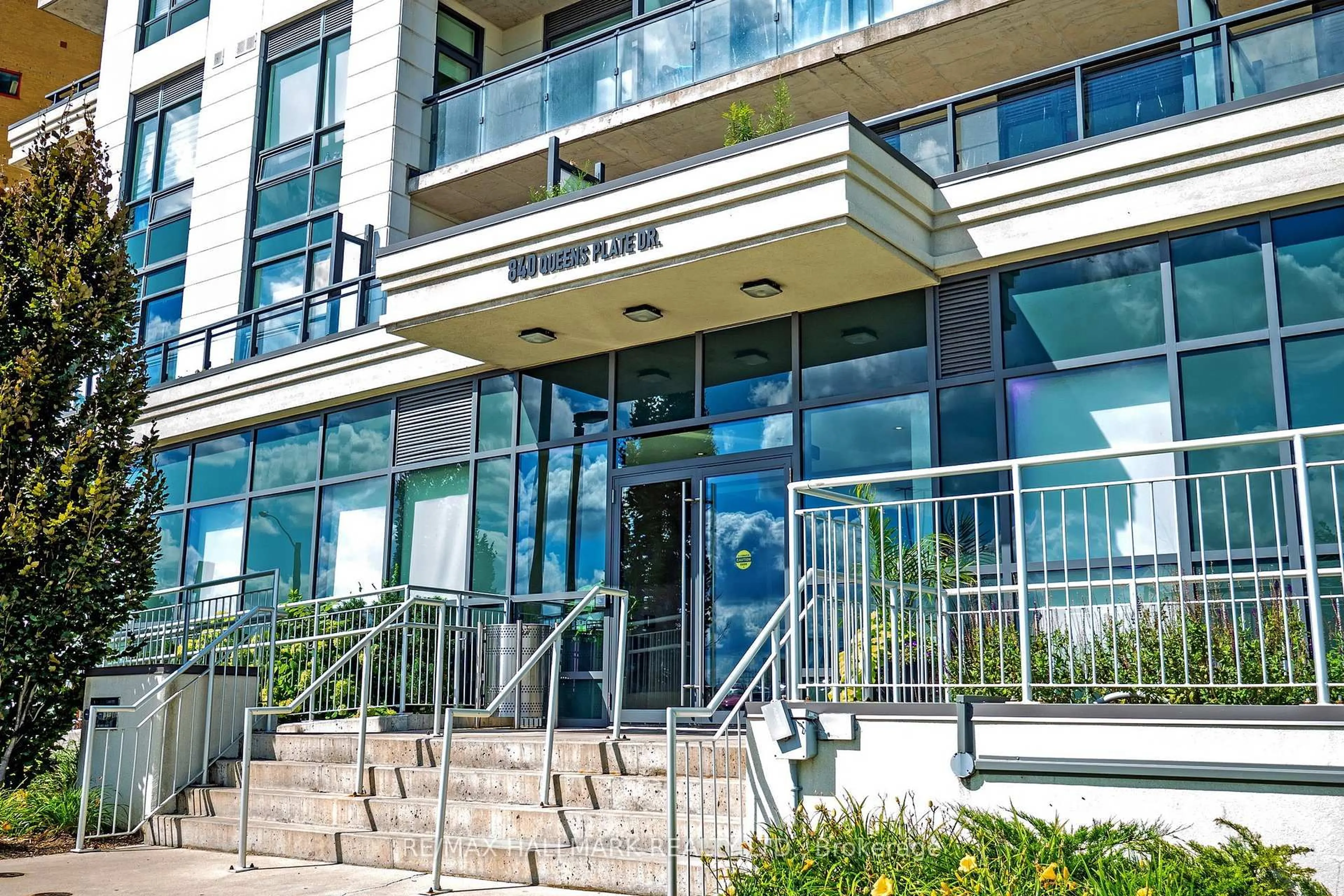 Indoor foyer for 840 Queens Plate Dr #1207, Toronto Ontario M9W 0E7