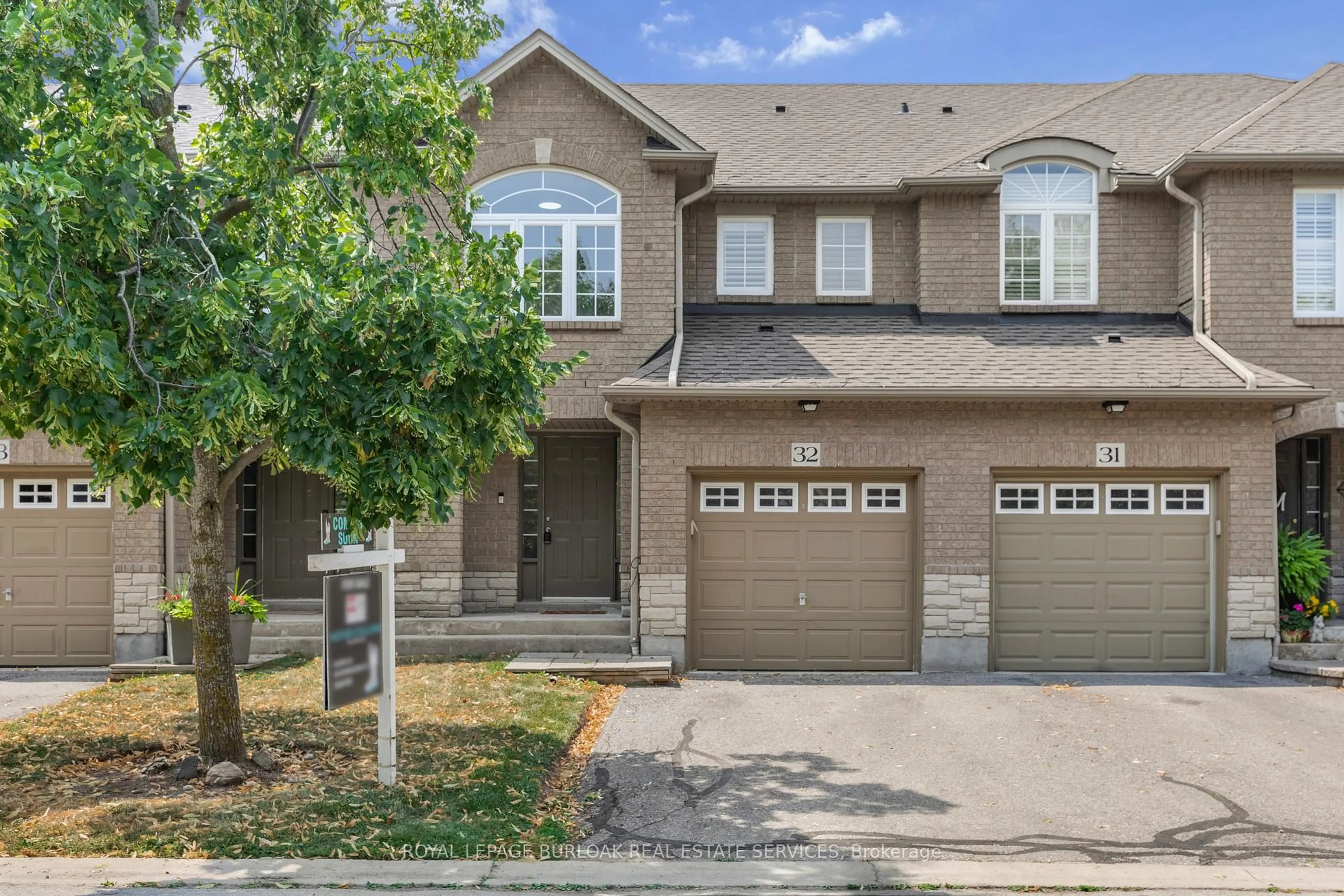 Home with brick exterior material, street for 130 Robert St #32, Milton Ontario L9T 6E3