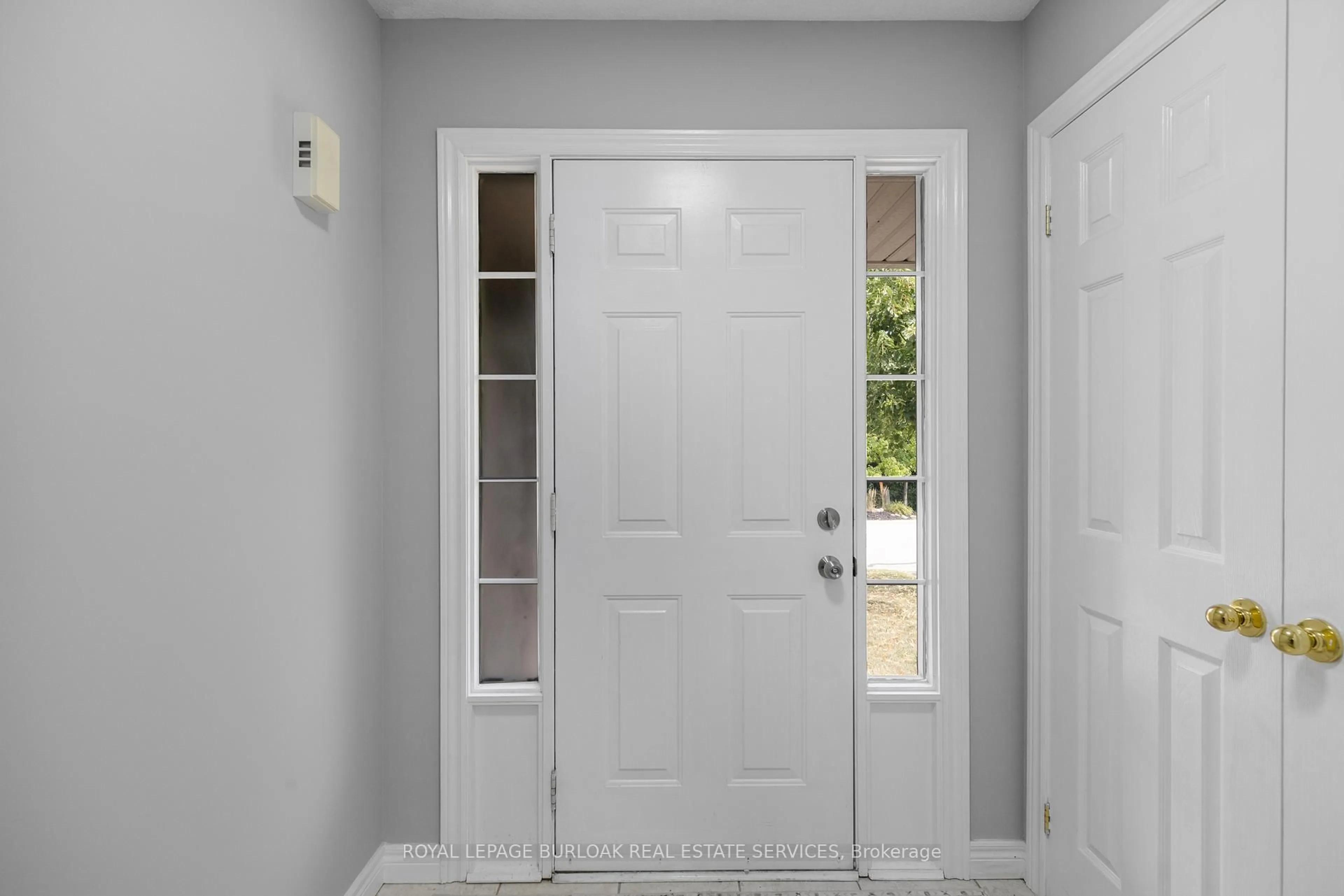 Indoor entryway for 130 Robert St #32, Milton Ontario L9T 6E3