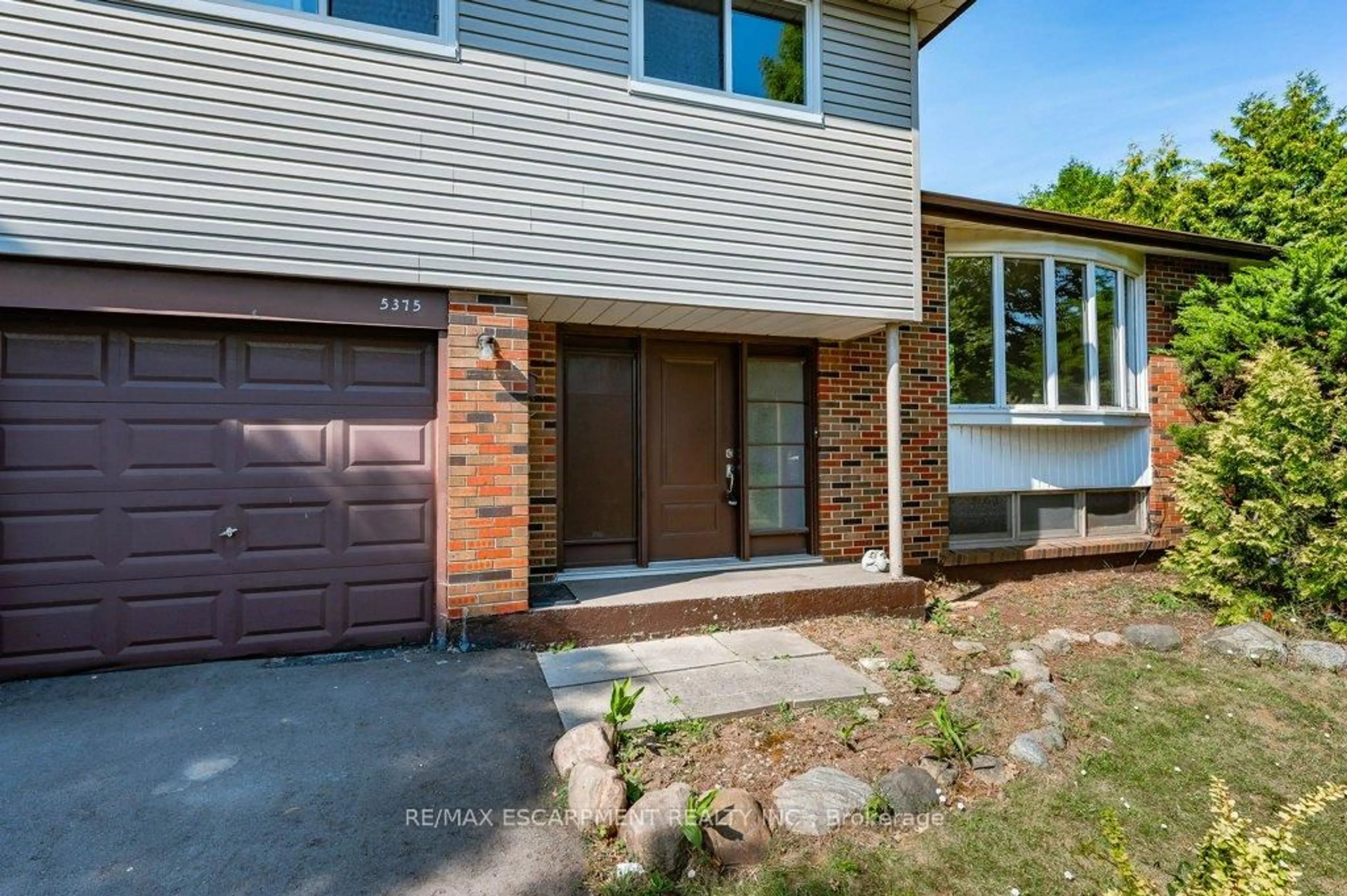 Home with brick exterior material, street for 5375 Riverside Dr, Burlington Ontario L7L 3X9