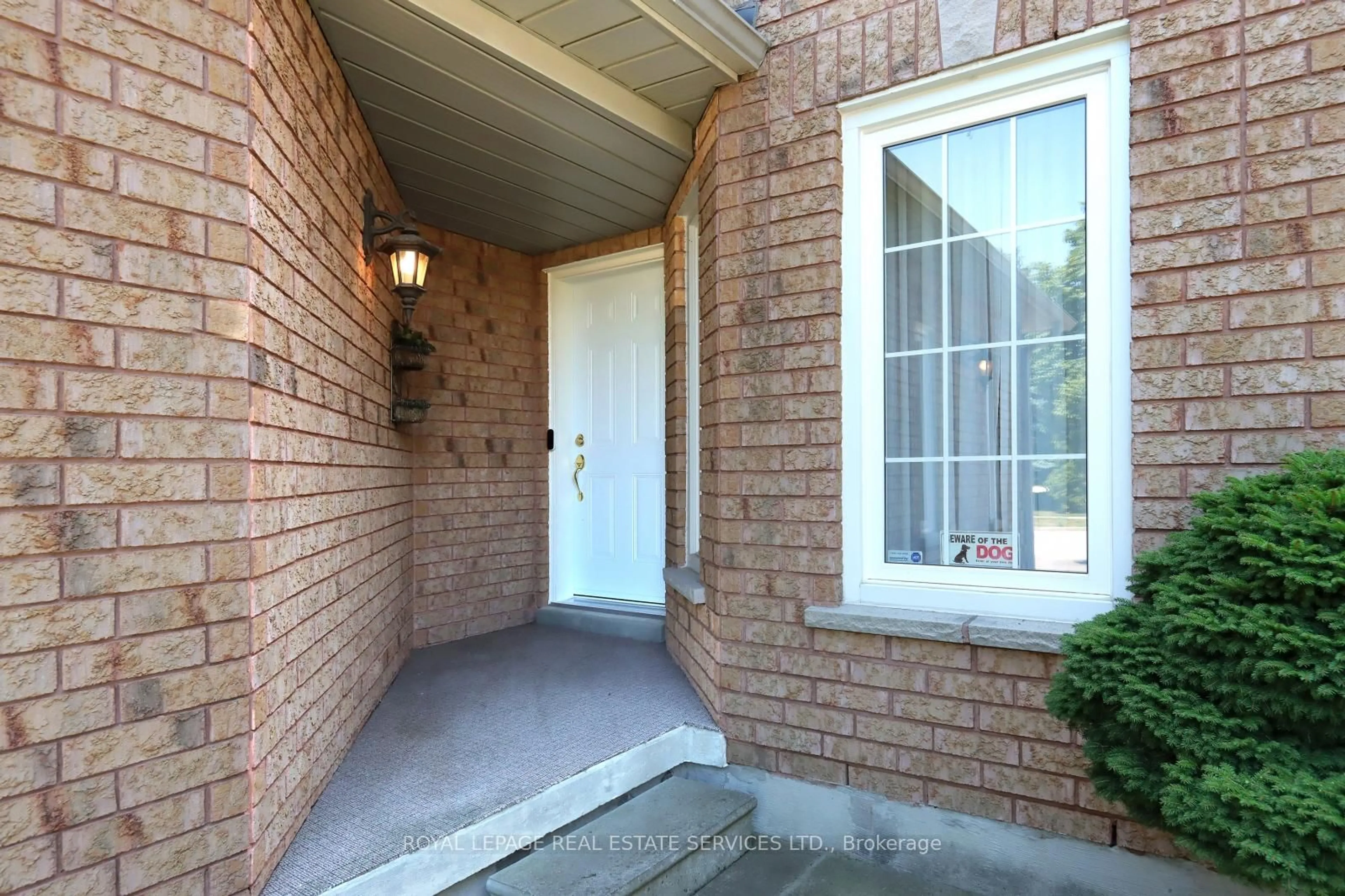 Indoor entryway for 4754 WILD ROSE St, Mississauga Ontario L5M 5M6