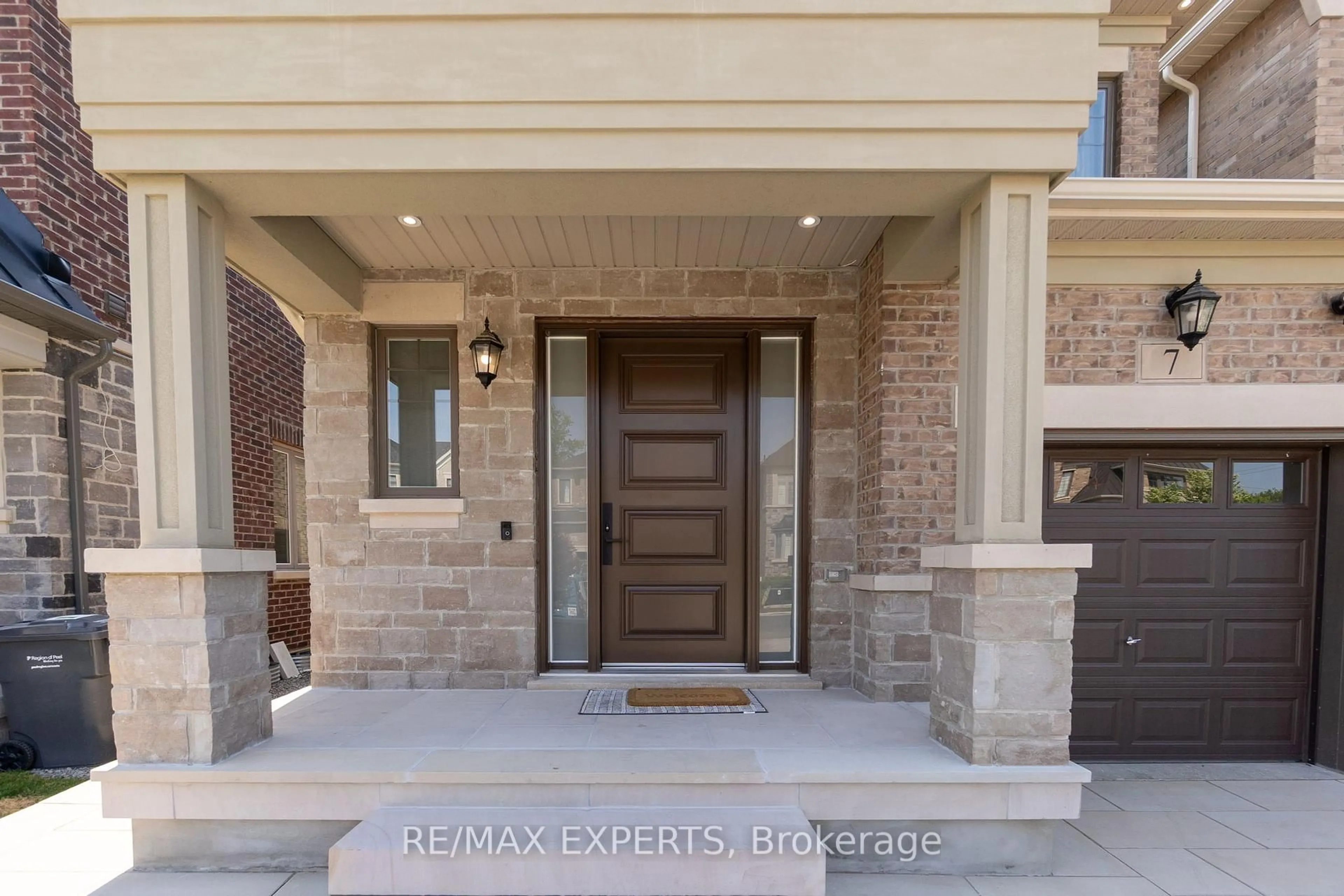 Indoor entryway for 7 Clover Bend Terr, Caledon Ontario L7E 4M6