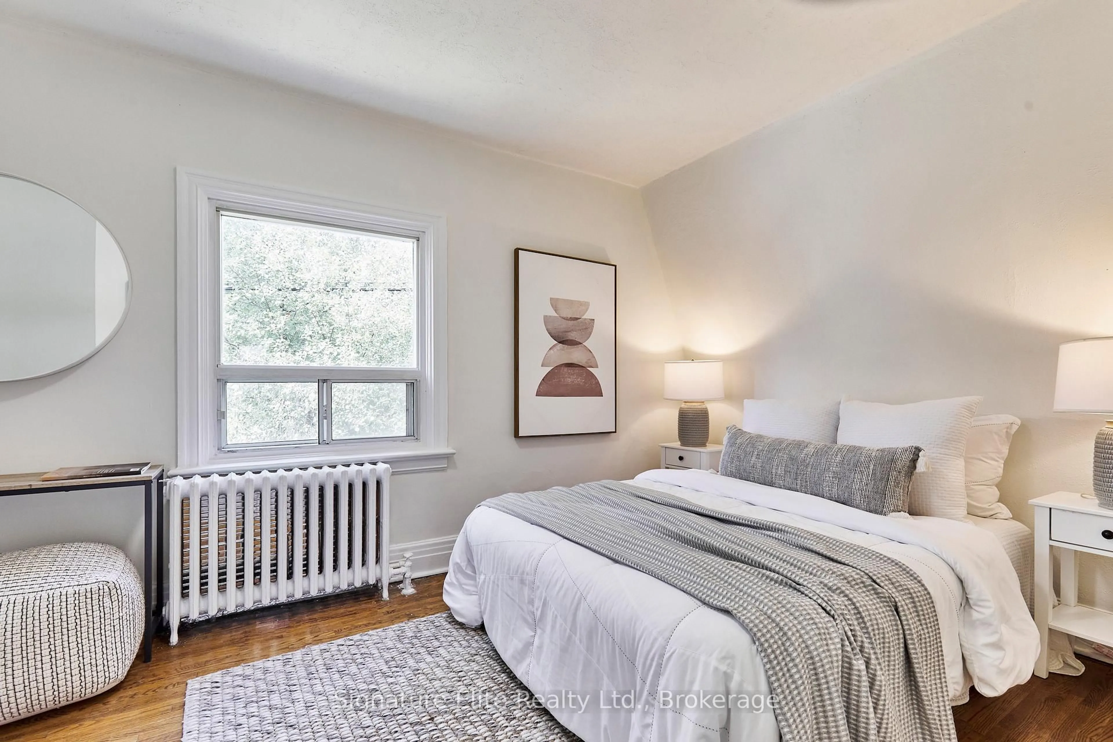 Bedroom with bed, unknown for 289 Harvie Ave, Toronto Ontario M6E 4L1