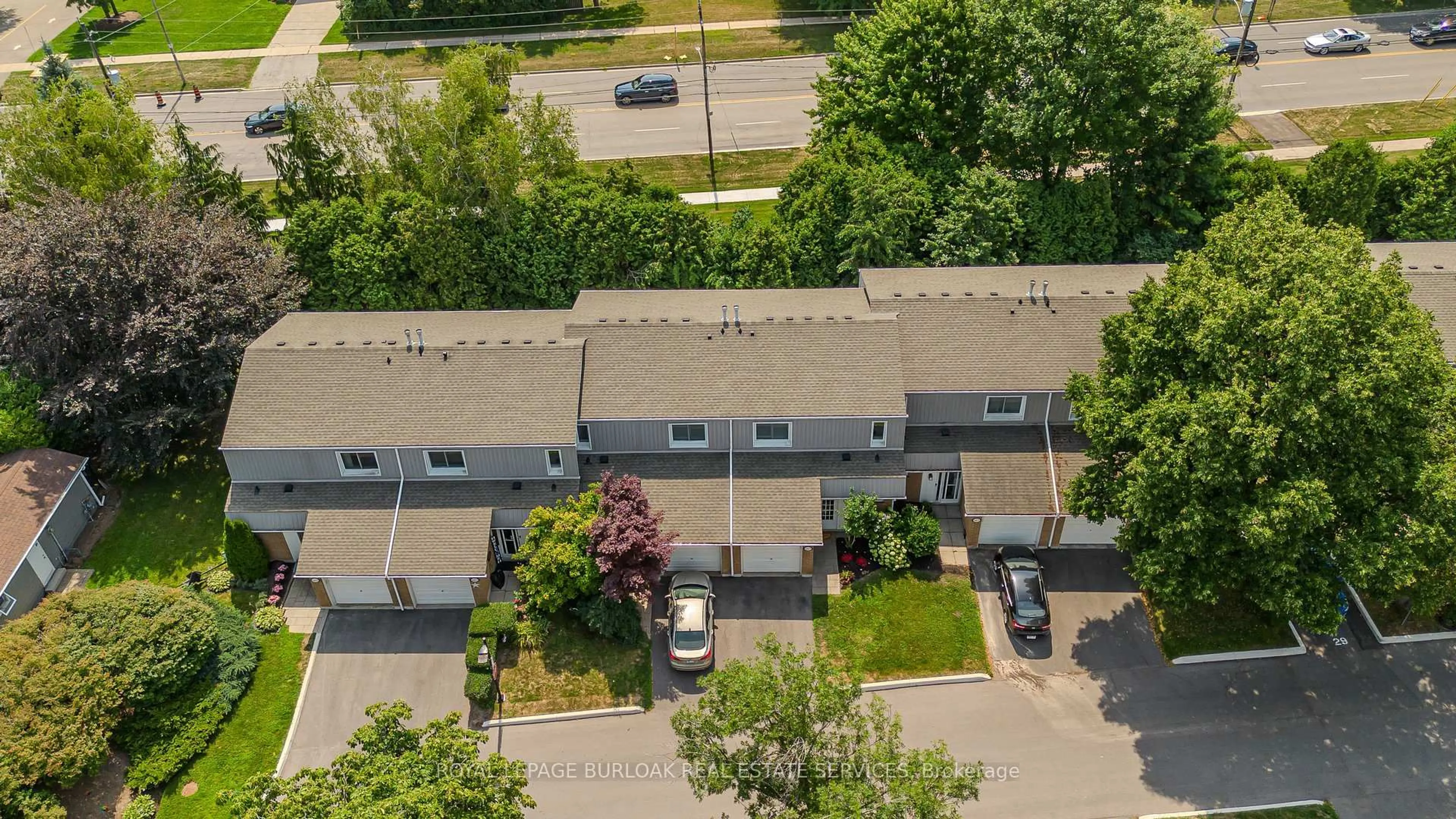 A pic from outside/outdoor area/front of a property/back of a property/a pic from drone, street for 447 Woodview Rd #3, Burlington Ontario L7N 2Z9