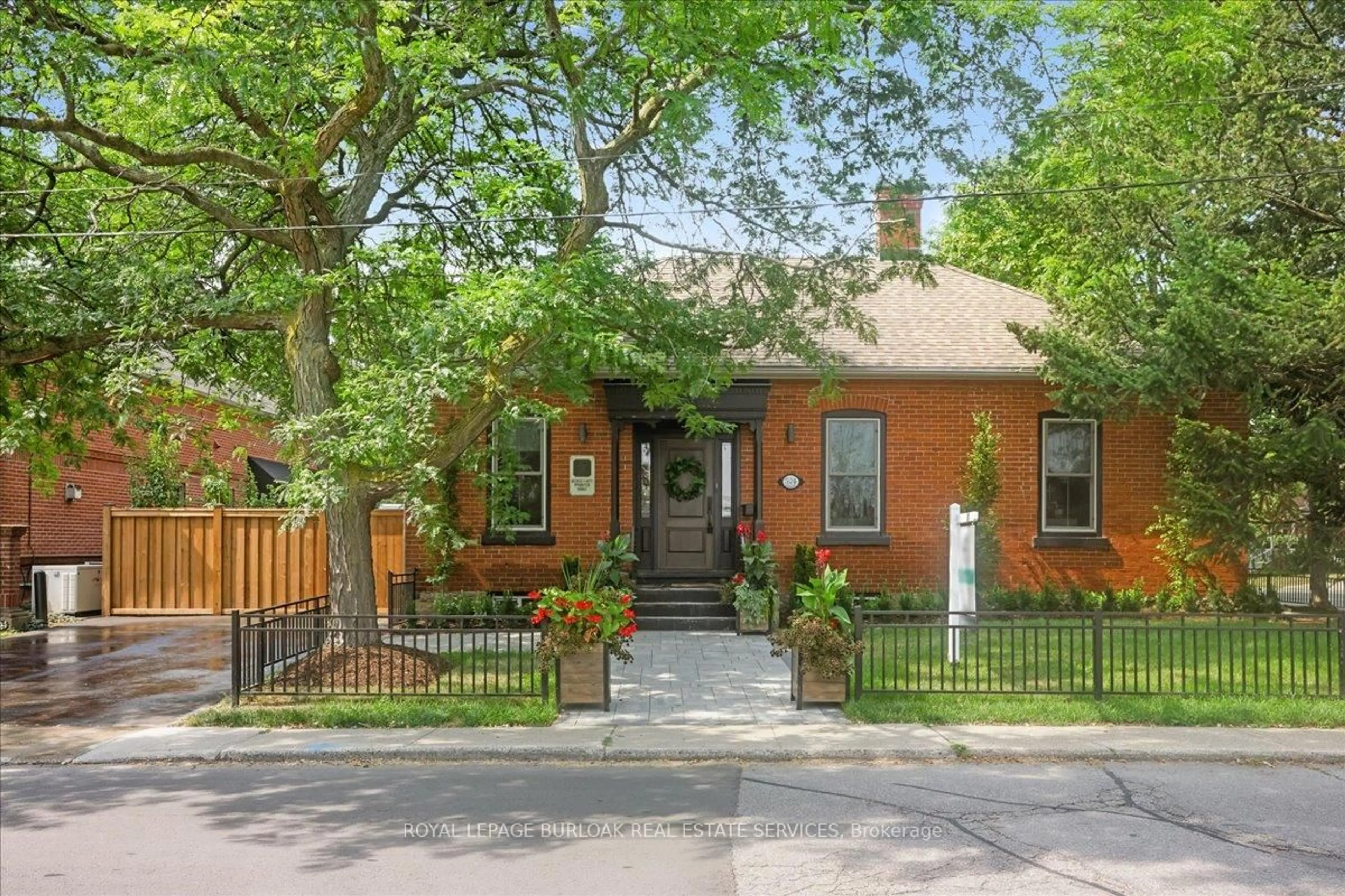 Home with brick exterior material, street for 524 Locust St, Burlington Ontario L7S 1V2