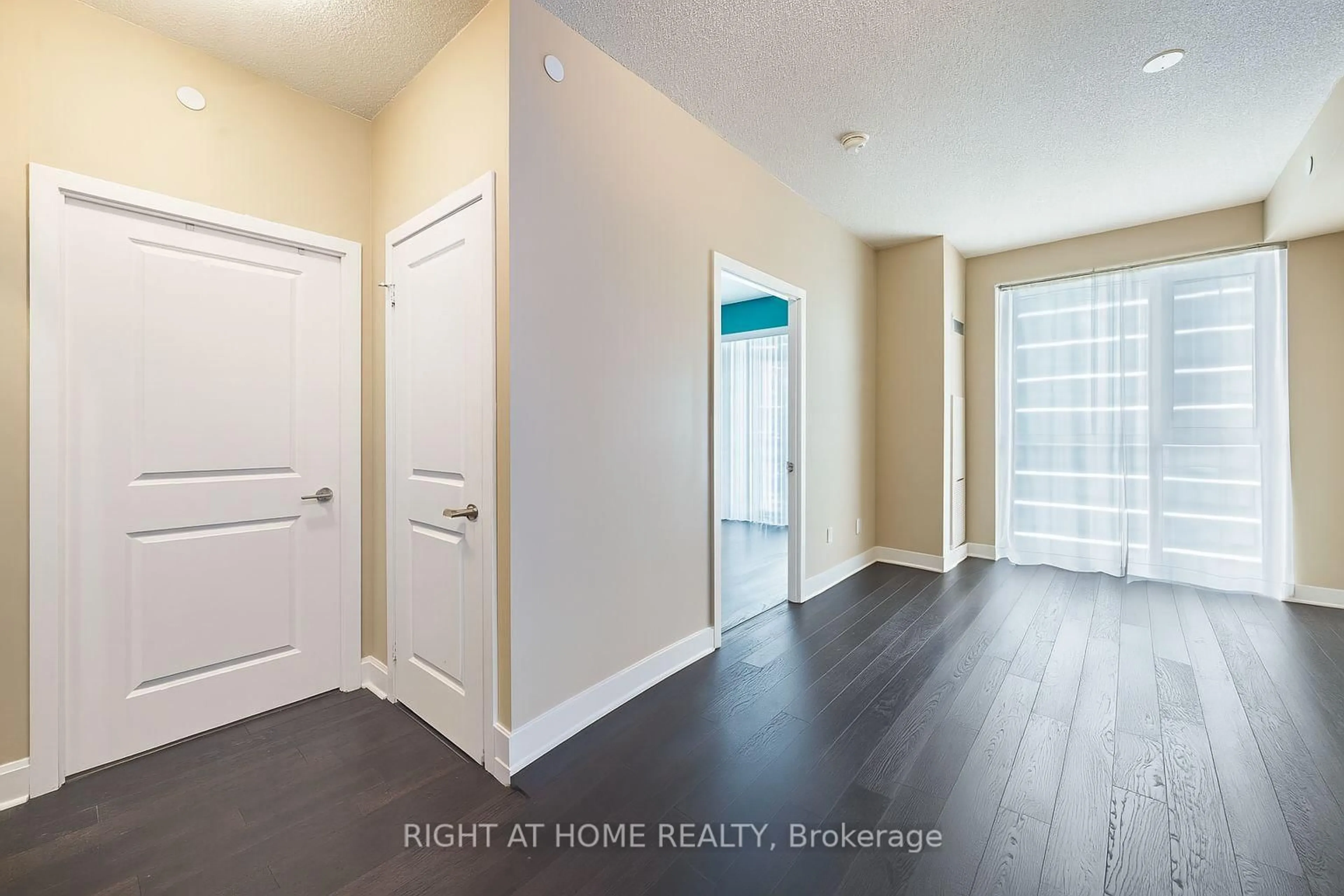 Indoor entryway for 33 Shore Breeze Dr #1805, Toronto Ontario M8V 1A1
