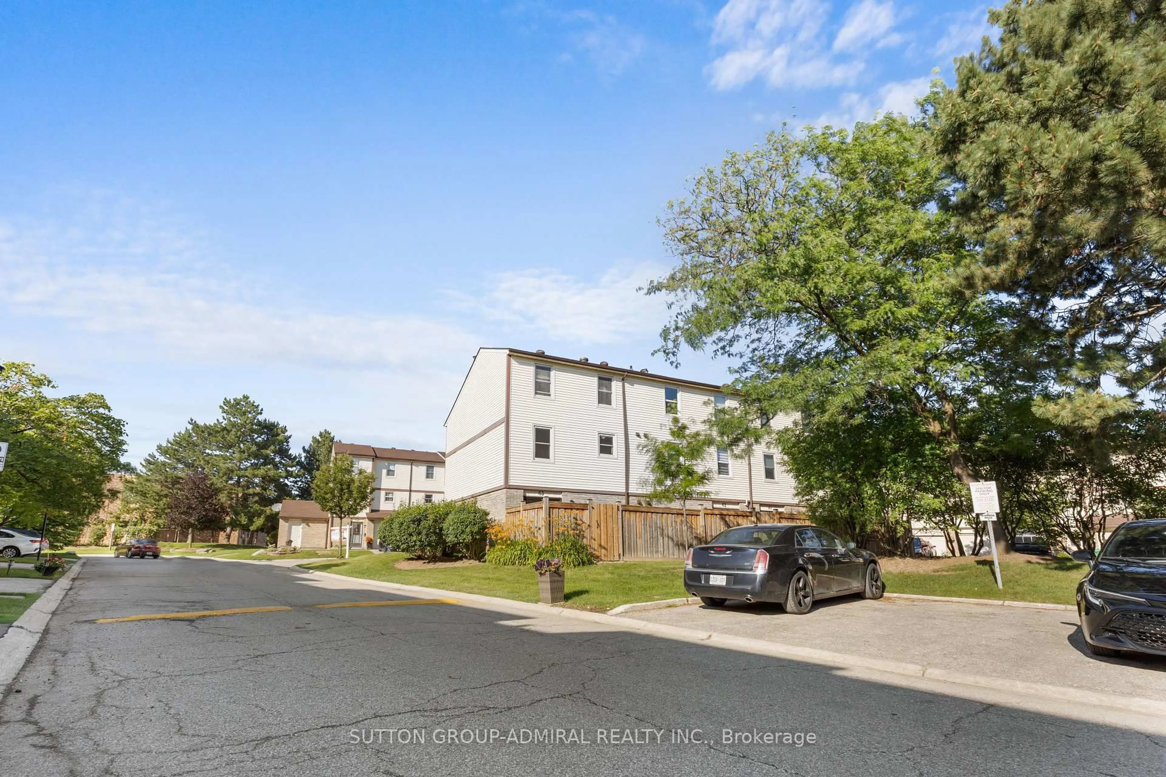 A pic from outside/outdoor area/front of a property/back of a property/a pic from drone, street for 7340 Copenhagen Rd #63, Mississauga Ontario L5N 2S5