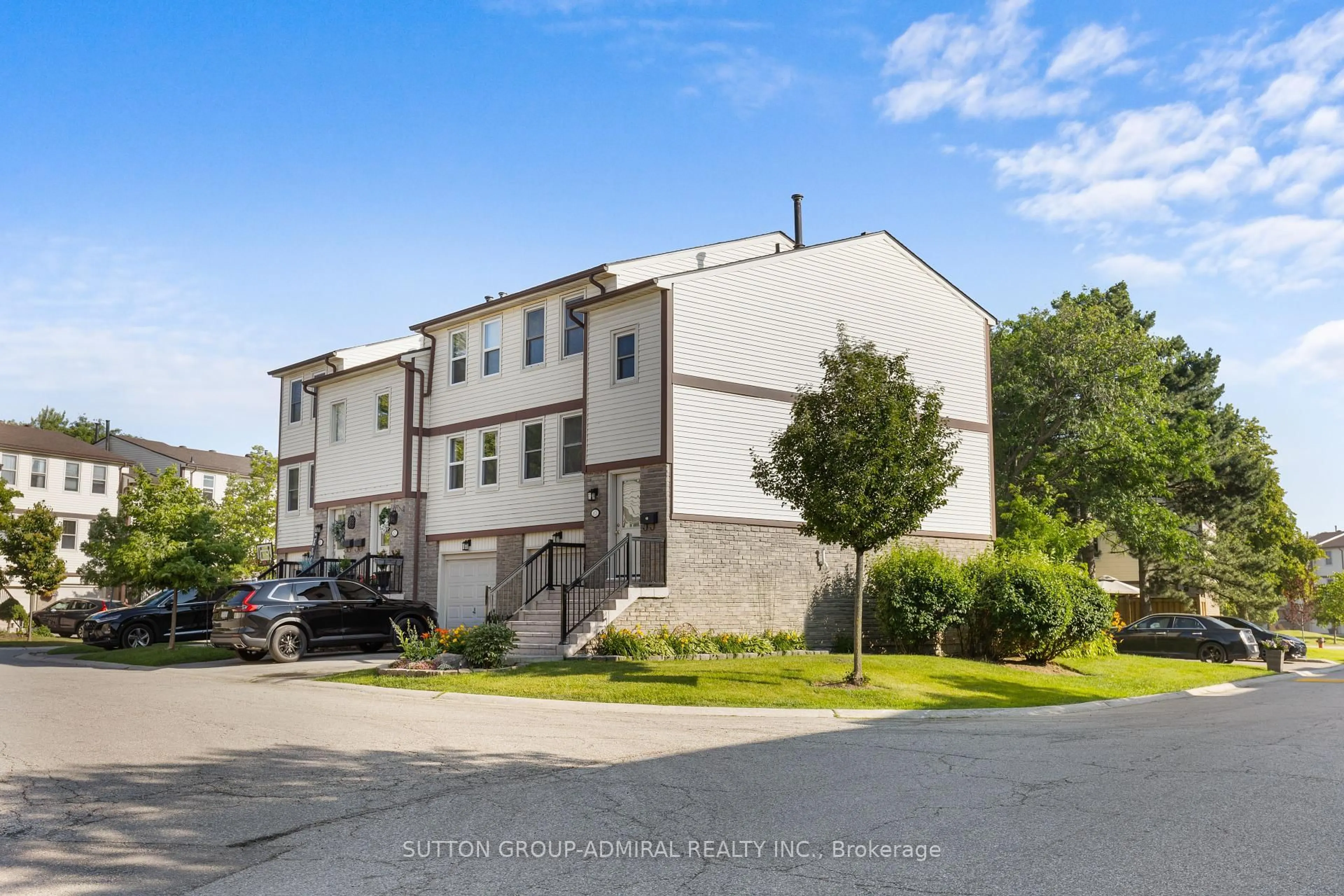 A pic from outside/outdoor area/front of a property/back of a property/a pic from drone, unknown for 7340 Copenhagen Rd #63, Mississauga Ontario L5N 2S5