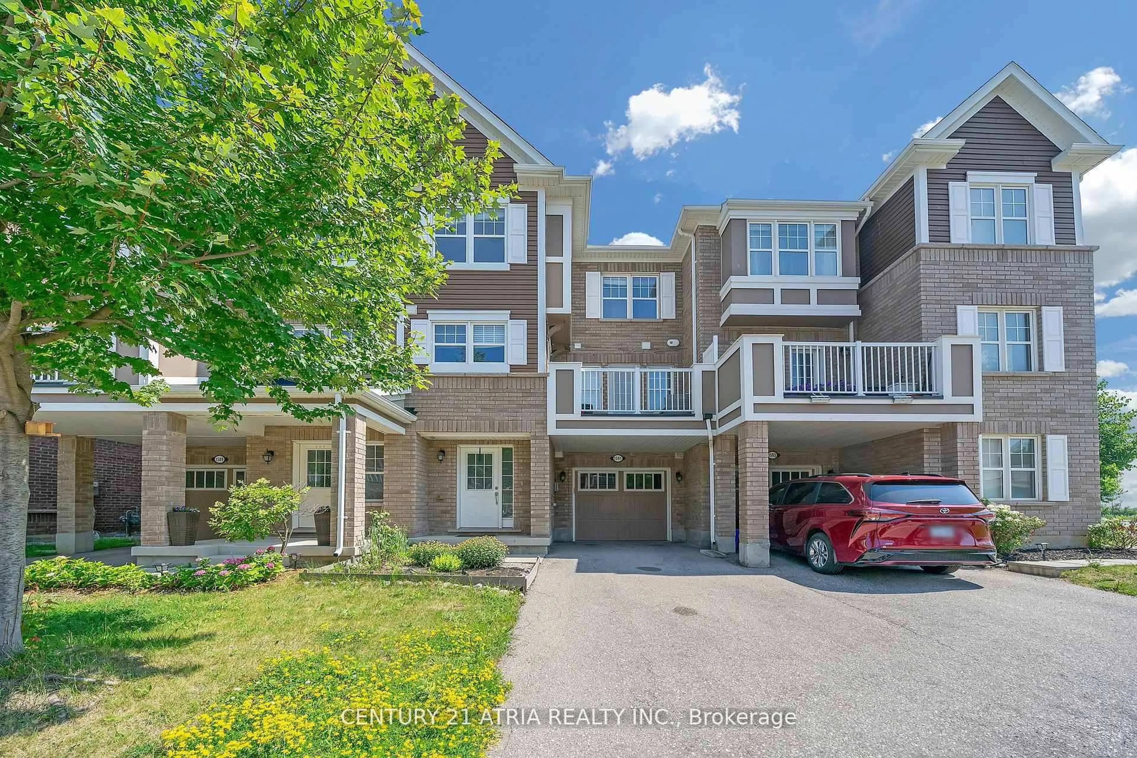 A pic from outside/outdoor area/front of a property/back of a property/a pic from drone, street for 1591 Leblanc Crt, Milton Ontario L9E 0A3