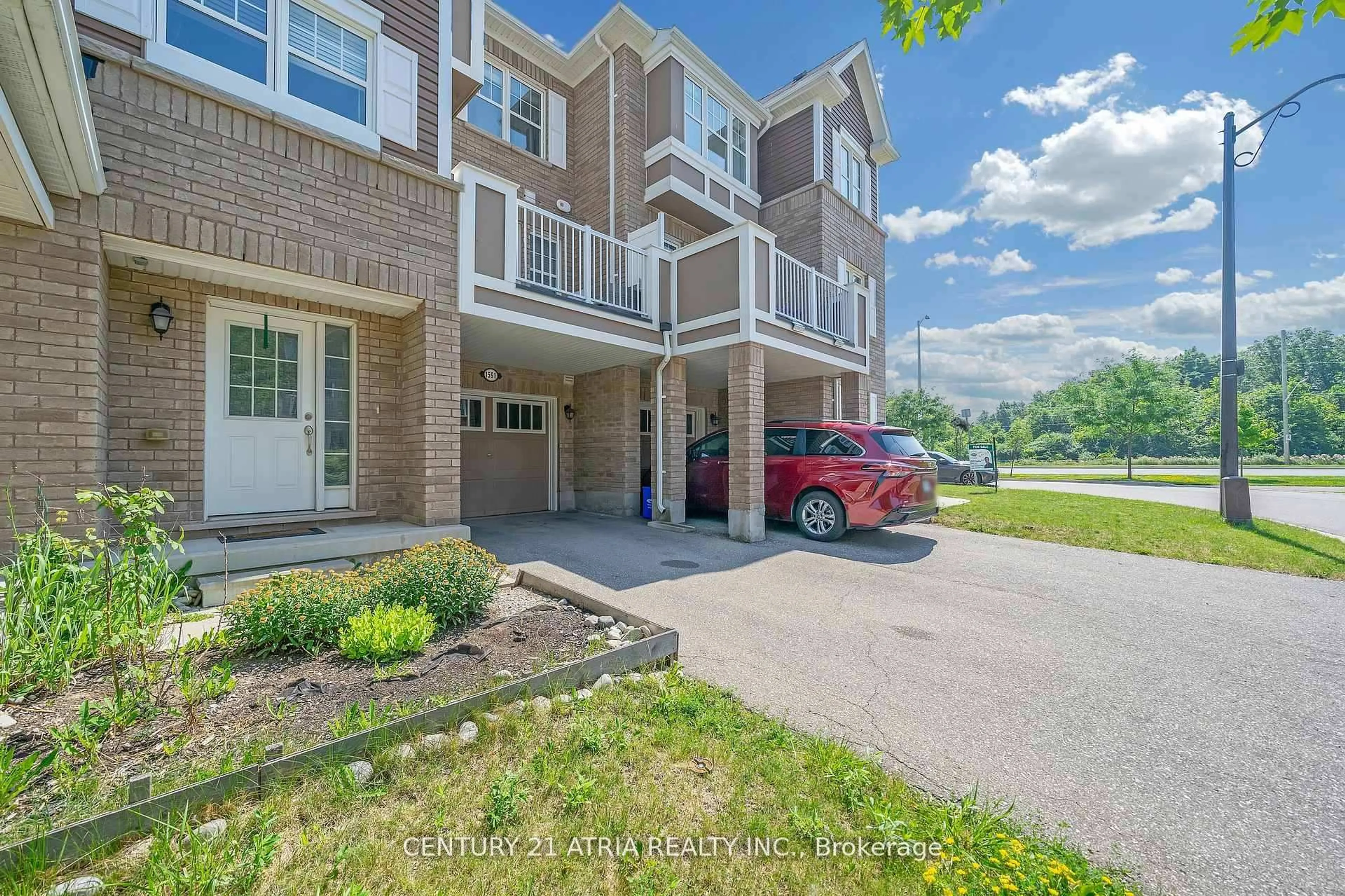 A pic from outside/outdoor area/front of a property/back of a property/a pic from drone, street for 1591 Leblanc Crt, Milton Ontario L9E 0A3