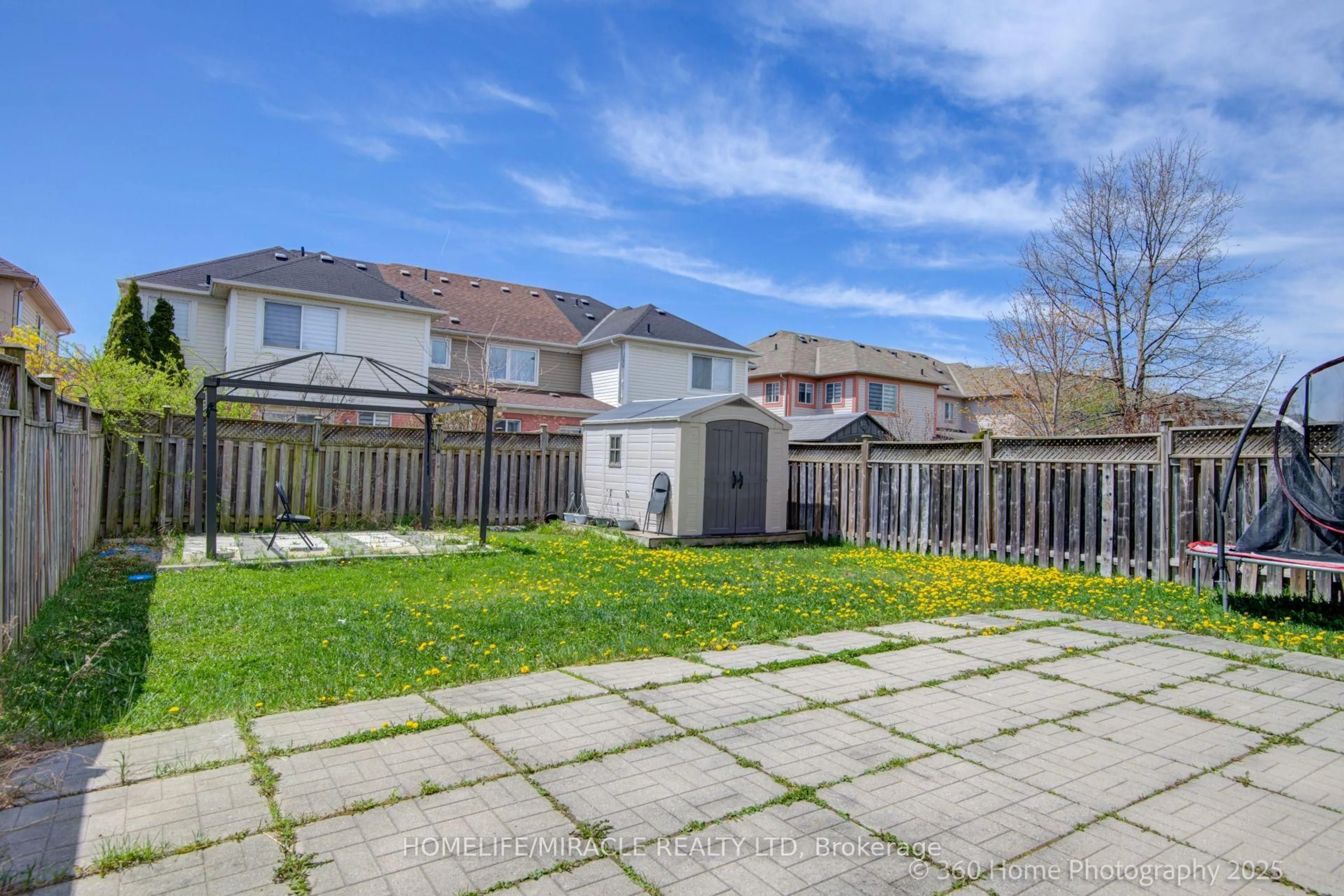 A pic from outside/outdoor area/front of a property/back of a property/a pic from drone, street for 1044 Zimmerman Cres, Milton Ontario L9T 5S6