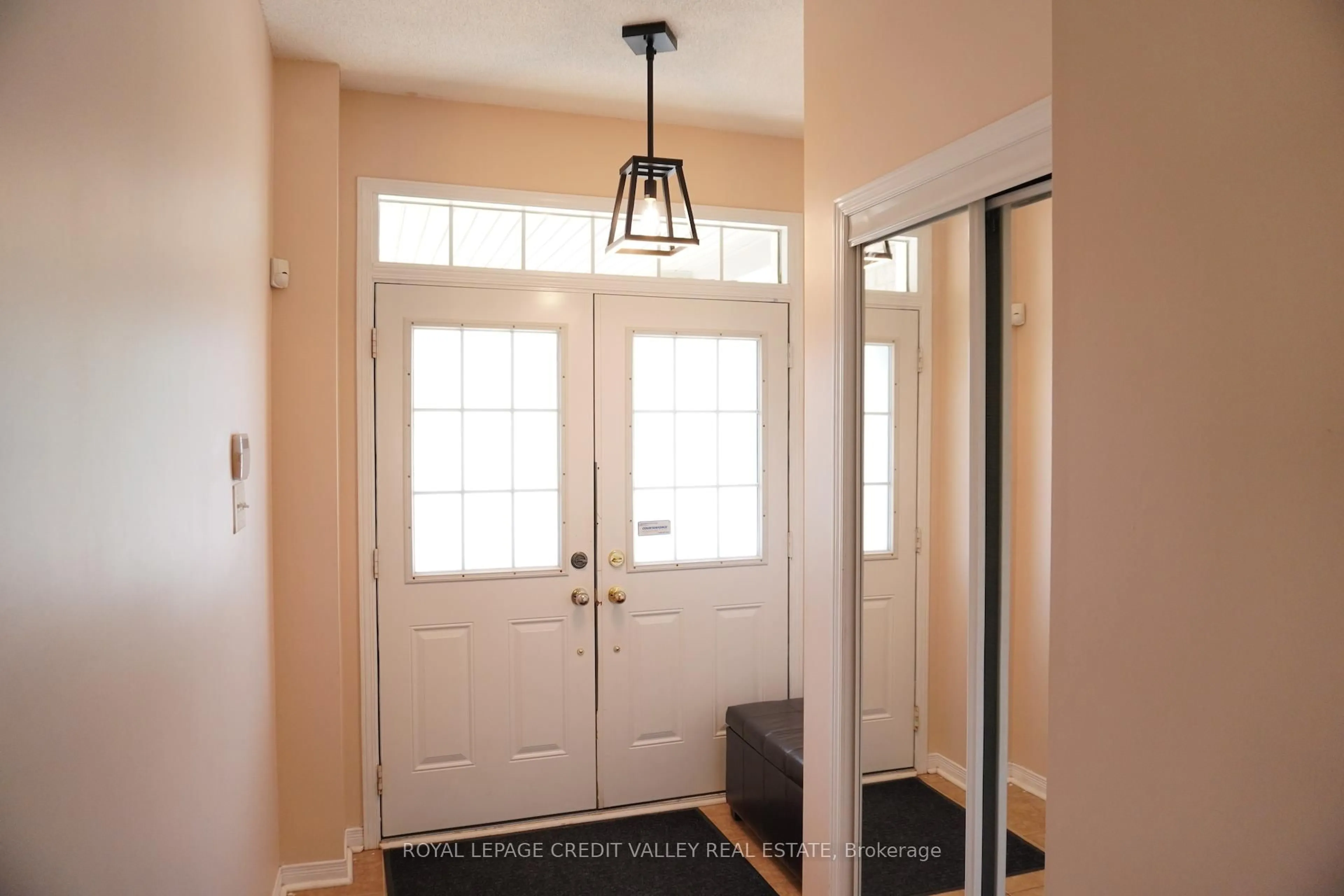 Indoor entryway for 72 Kilrea Way, Brampton Ontario L6X 0R3