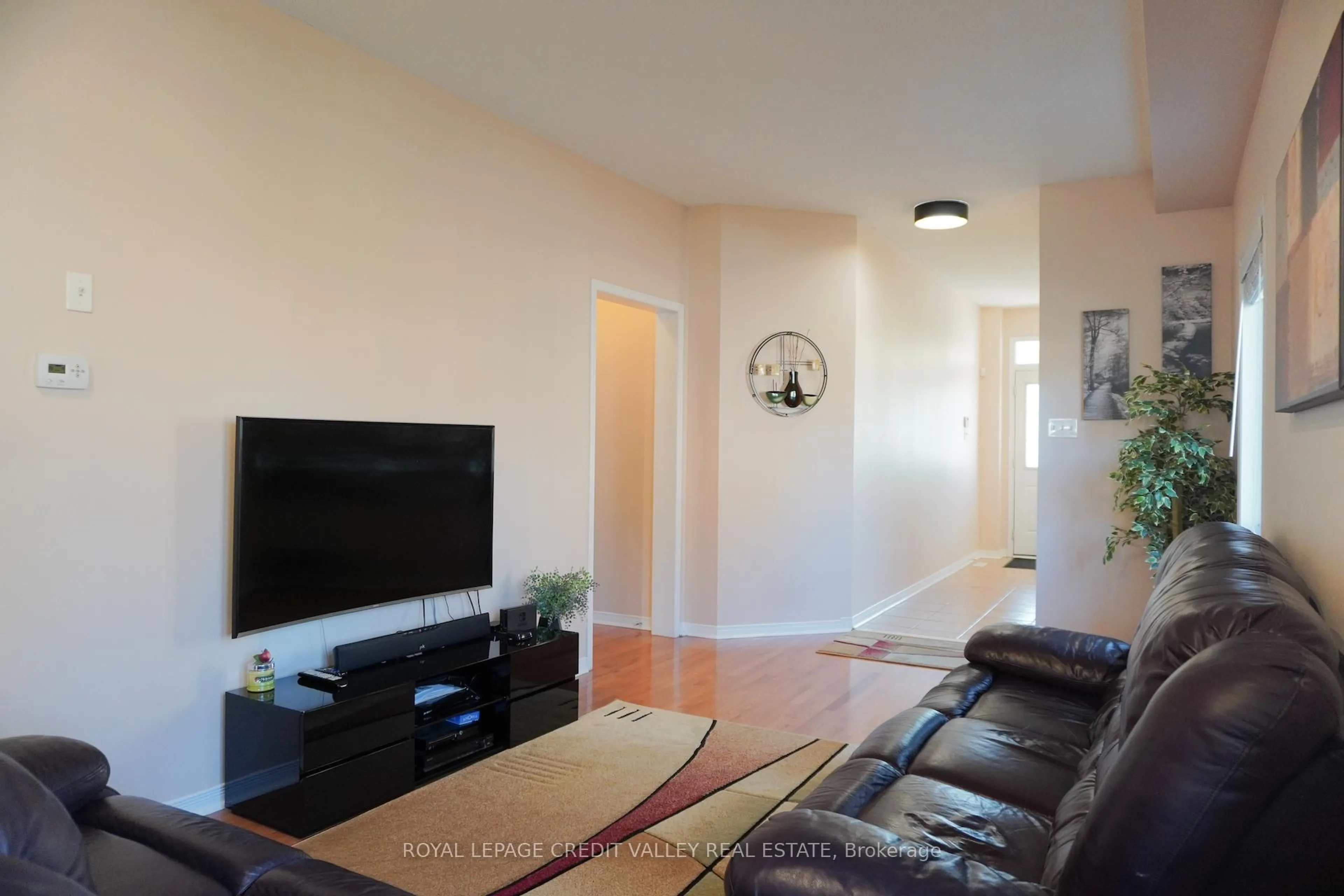 Living room with furniture, unknown for 72 Kilrea Way, Brampton Ontario L6X 0R3