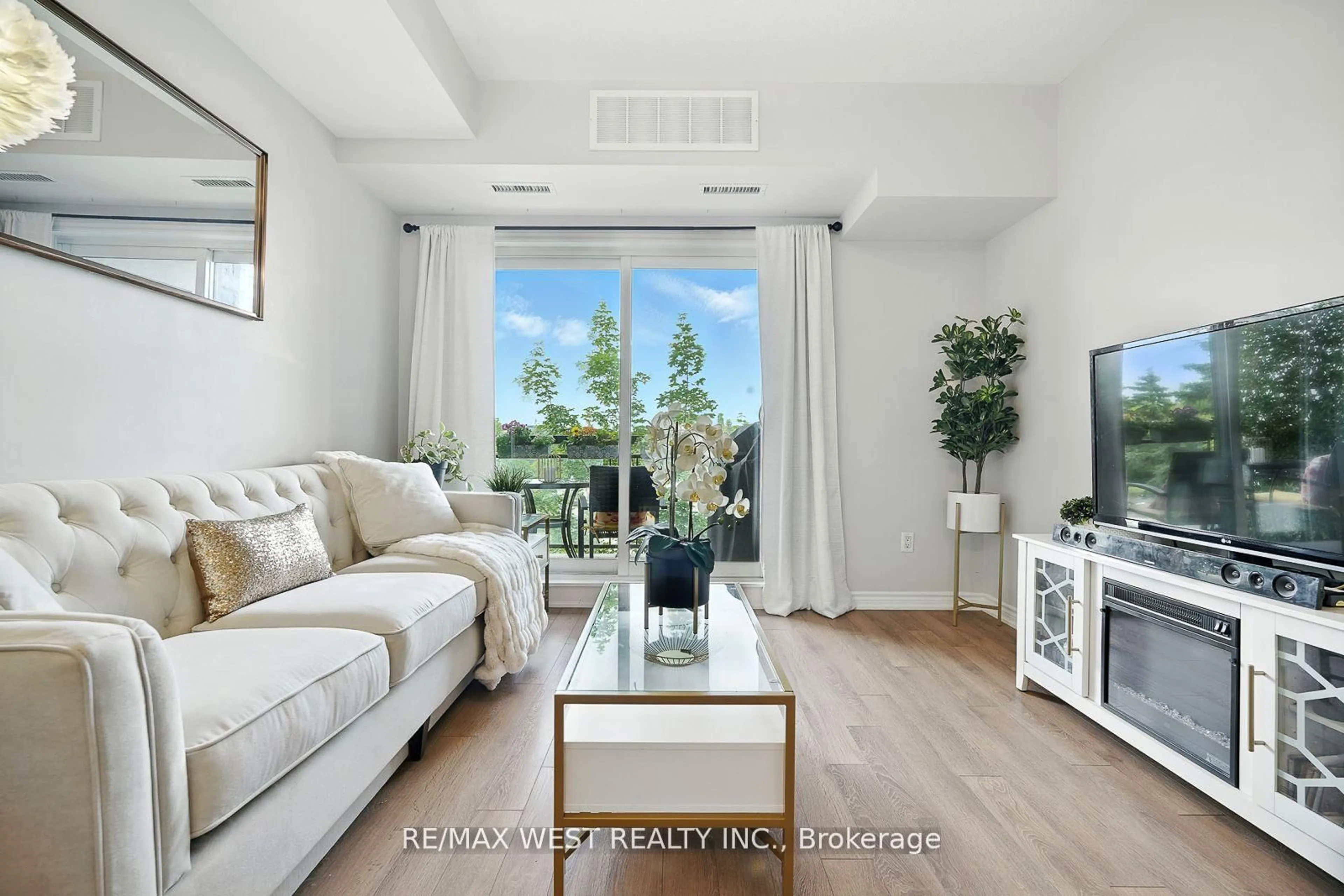 Living room with furniture, unknown for 570 Lolita Gdns #345, Mississauga Ontario L5A 0A1