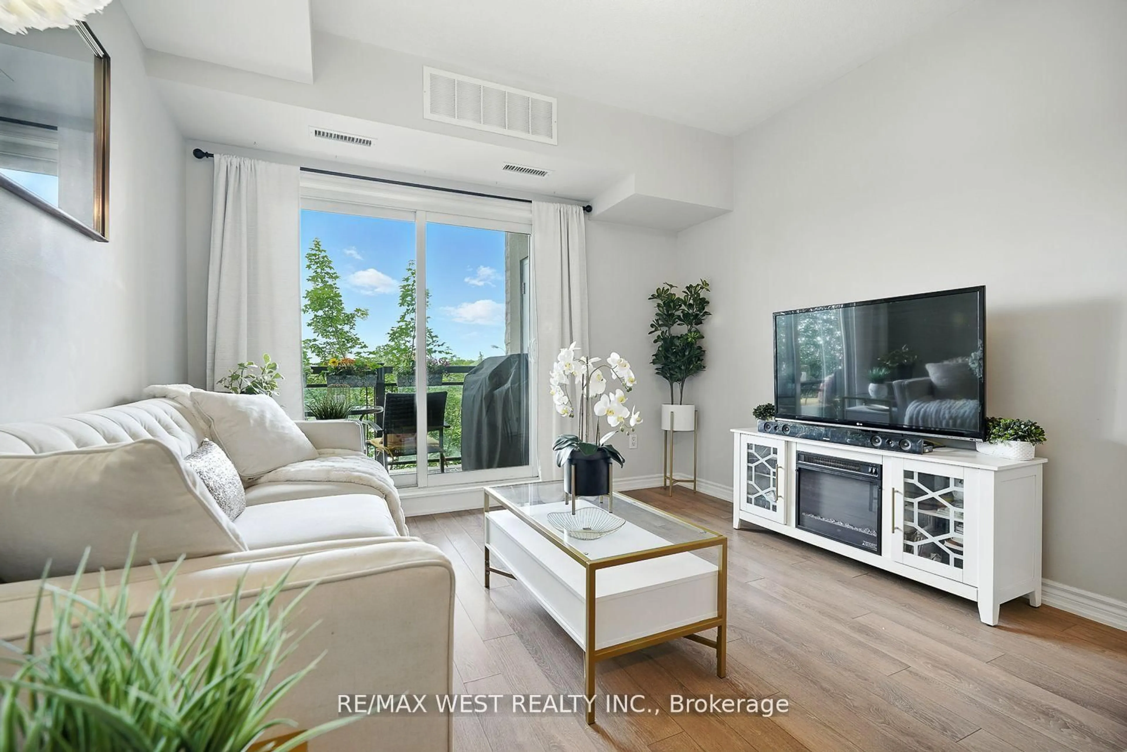 Living room with furniture, unknown for 570 Lolita Gdns #345, Mississauga Ontario L5A 0A1
