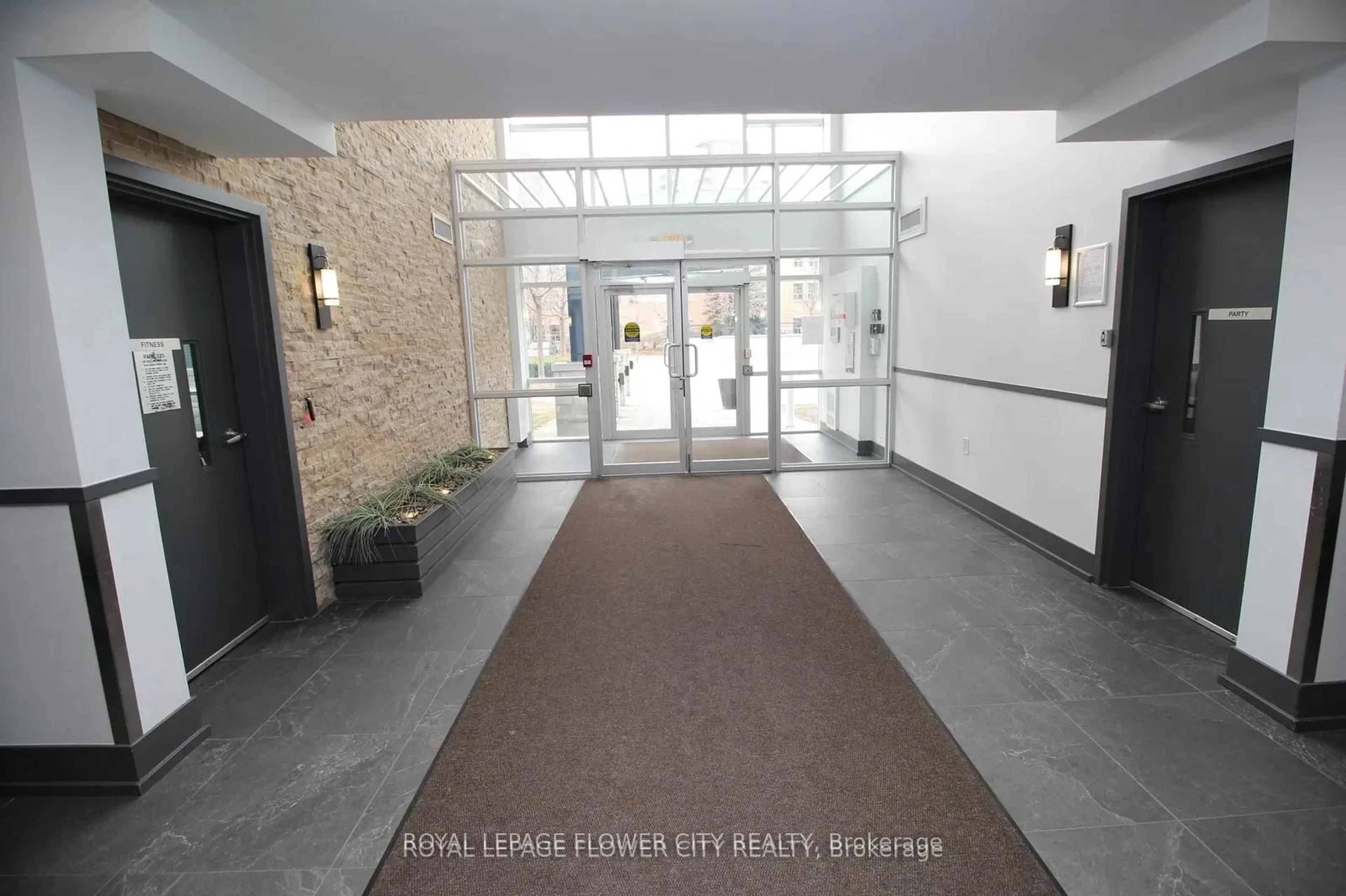 Lobby for 570 Lolita Gdns #215, Mississauga Ontario L5A 0A1