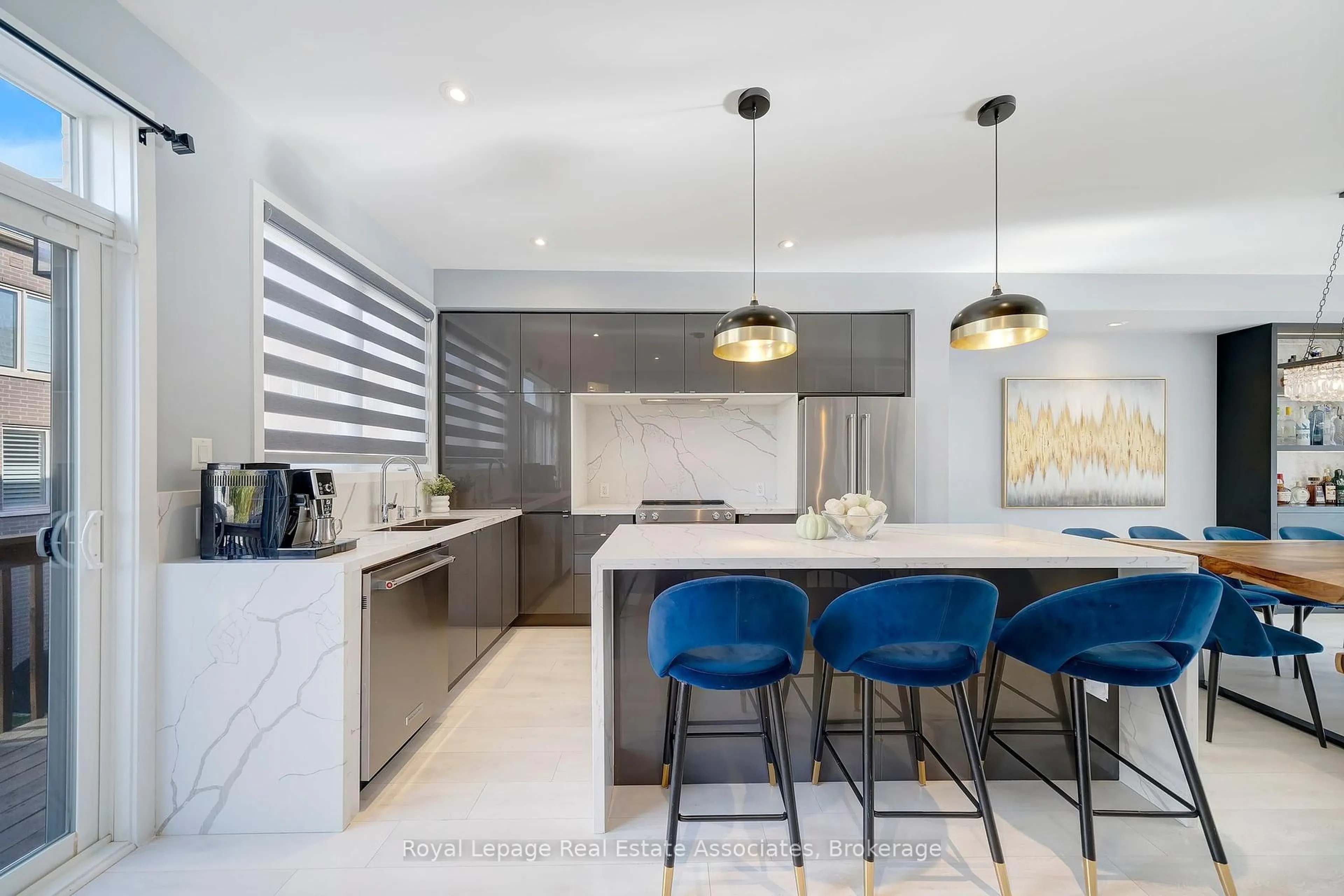Contemporary kitchen, ceramic/tile floor for 173 Sabina Dr, Oakville Ontario L6H 0L4