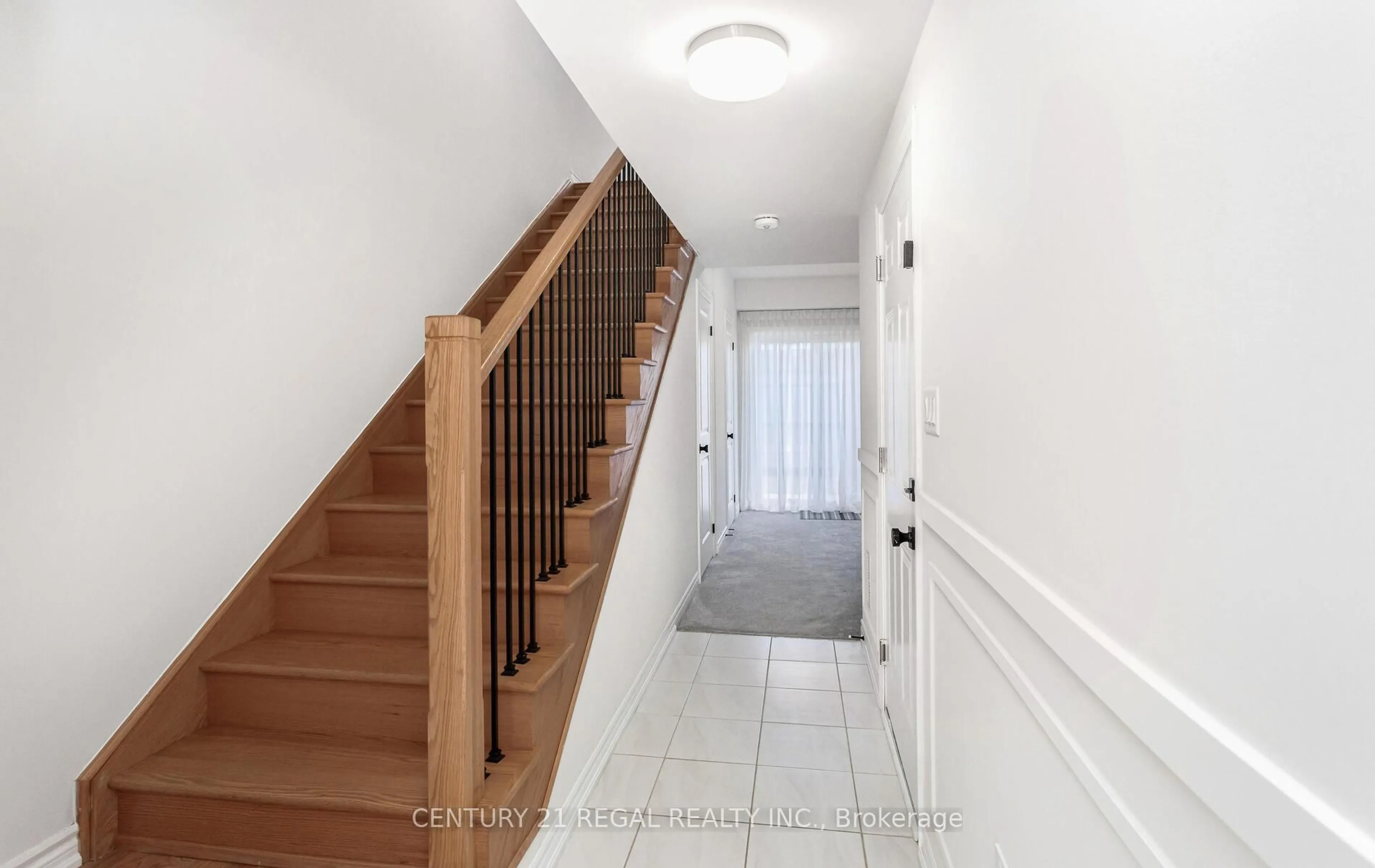 Indoor entryway for 24 Arcola St, Brampton Ontario L6P 4N7