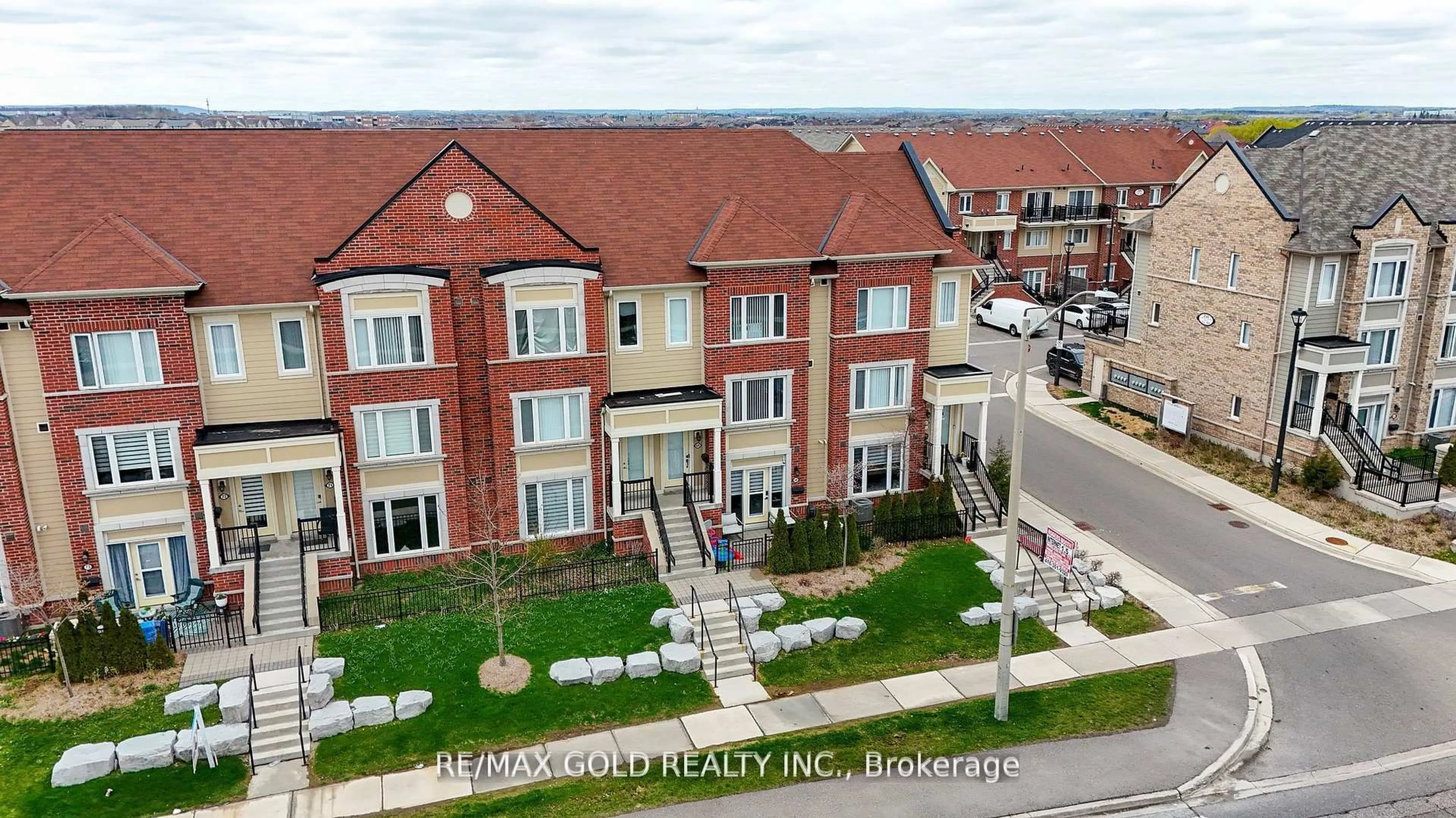 A pic from outside/outdoor area/front of a property/back of a property/a pic from drone, building for 250 Sunny Meadow Blvd #68, Brampton Ontario L6R 3Y6