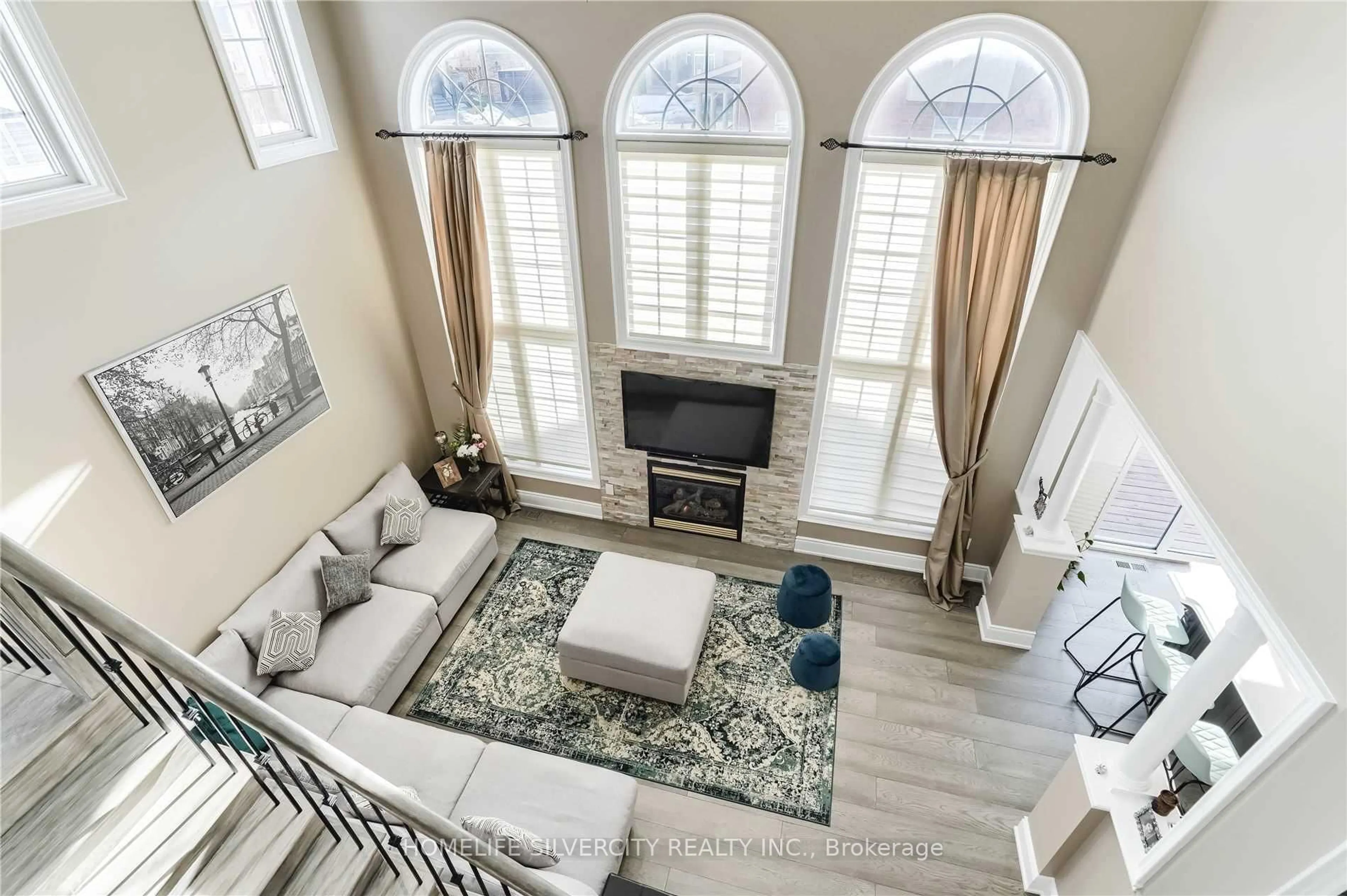 Living room with furniture, unknown for 40 Darren Rd, Brampton Ontario L6P 1Z5