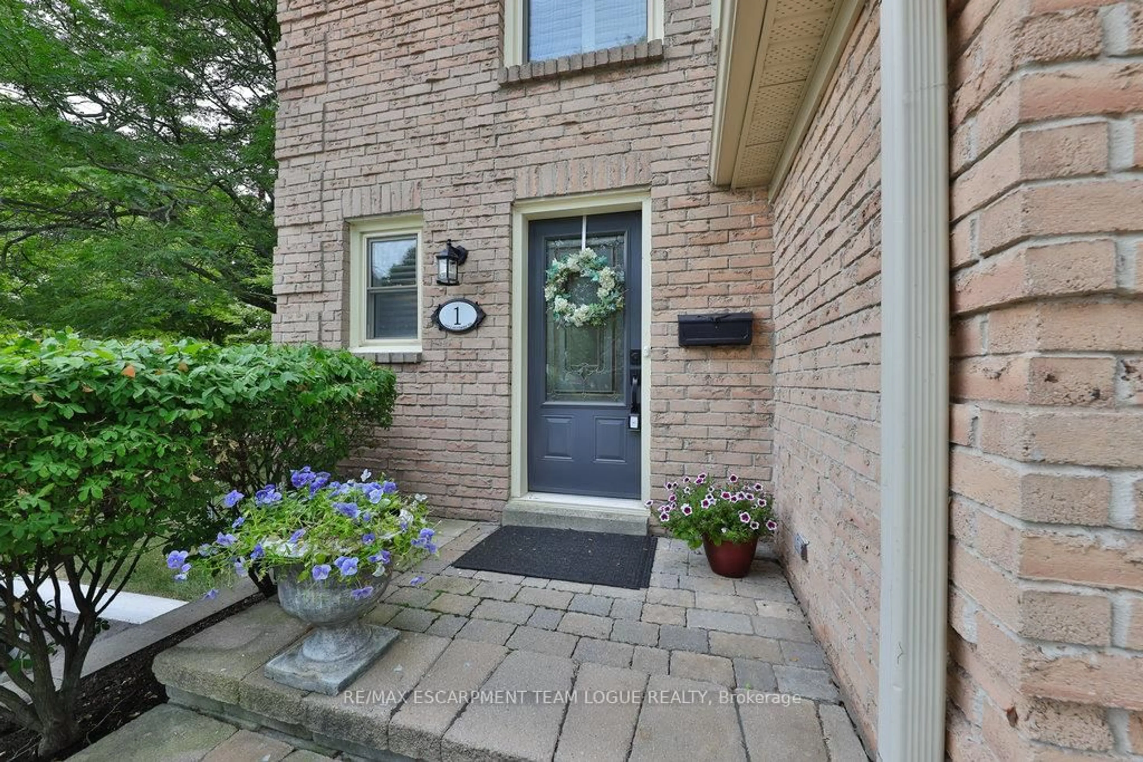 Unknown for 5411 Lakeshore Rd #1, Burlington Ontario L7L 1E1