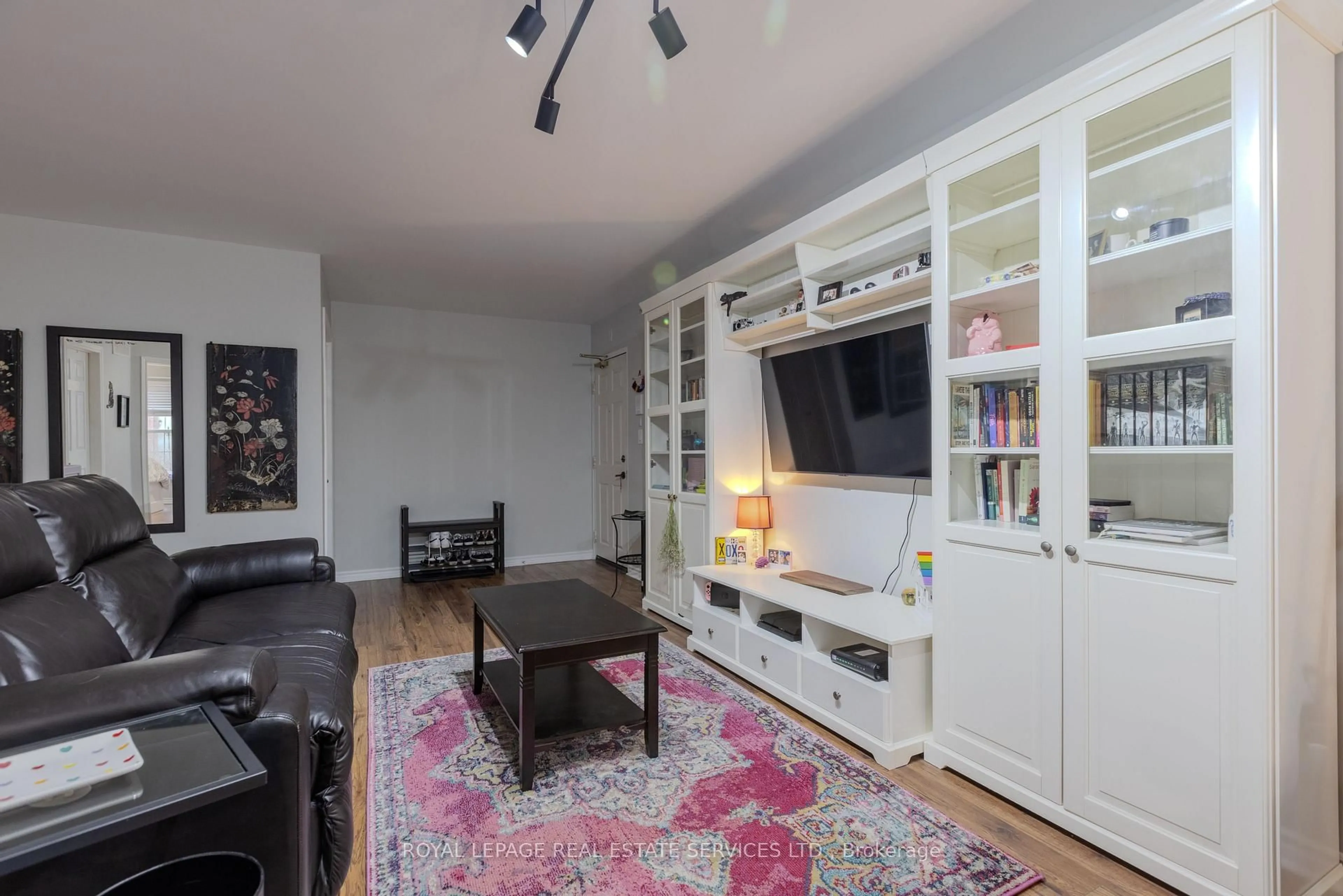 Living room with furniture, wood/laminate floor for 4013 Kilmer Dr #107, Burlington Ontario L7M 4M3