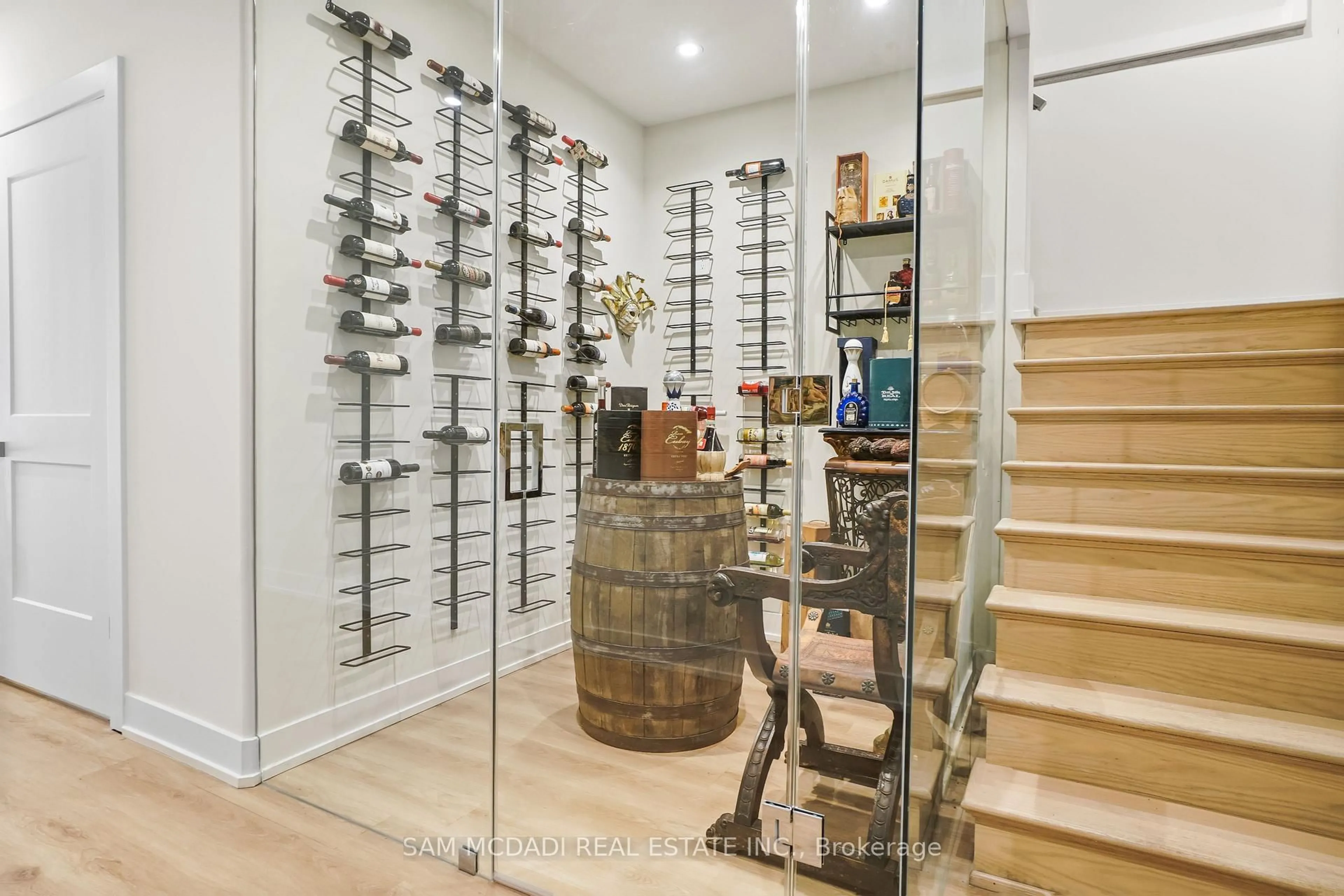 Indoor foyer for 1036 Enola Ave, Mississauga Ontario L5G 4A9