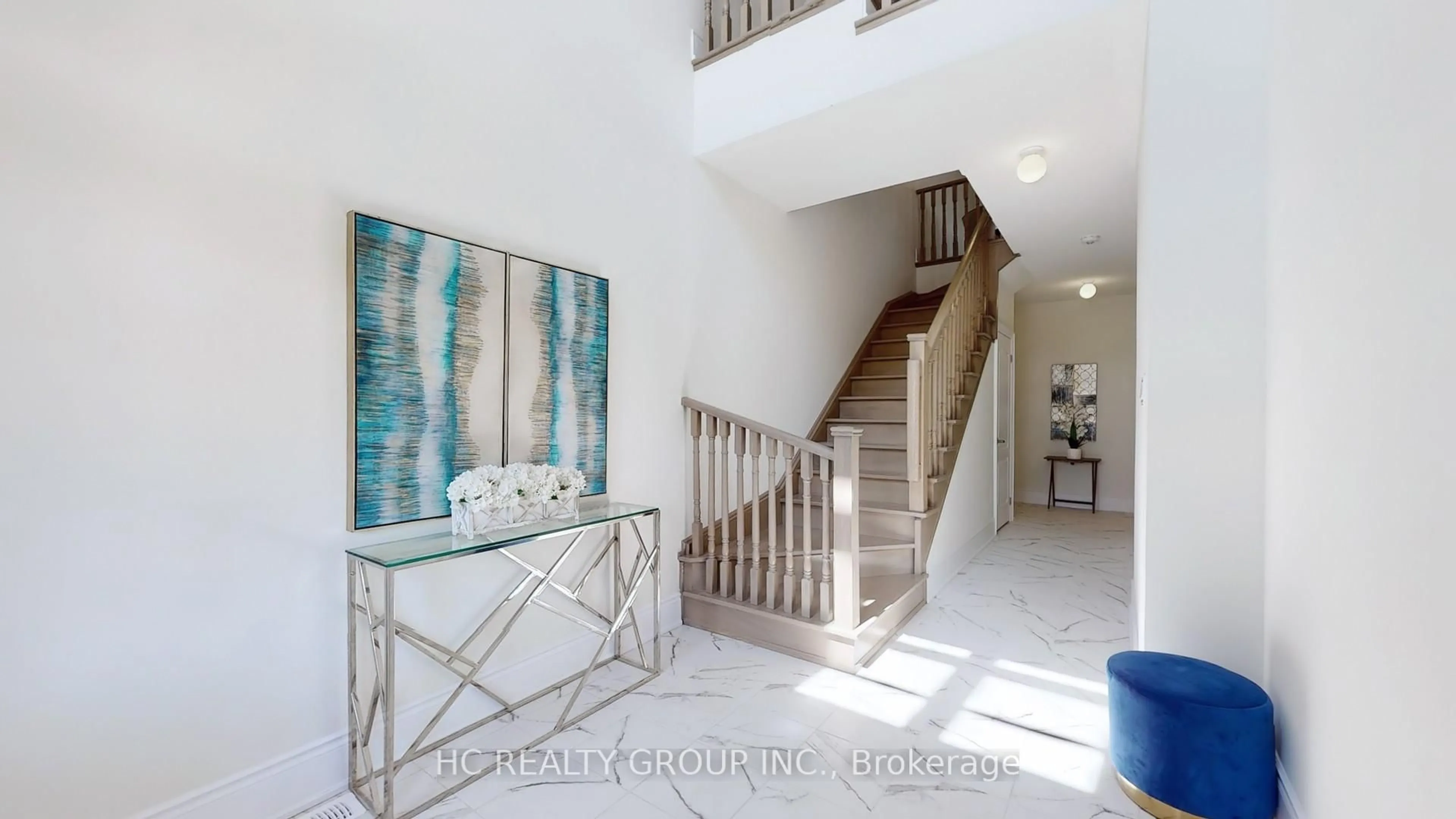 Indoor entryway for 24 Foxsparrow Rd, Brampton Ontario L6R 4E1