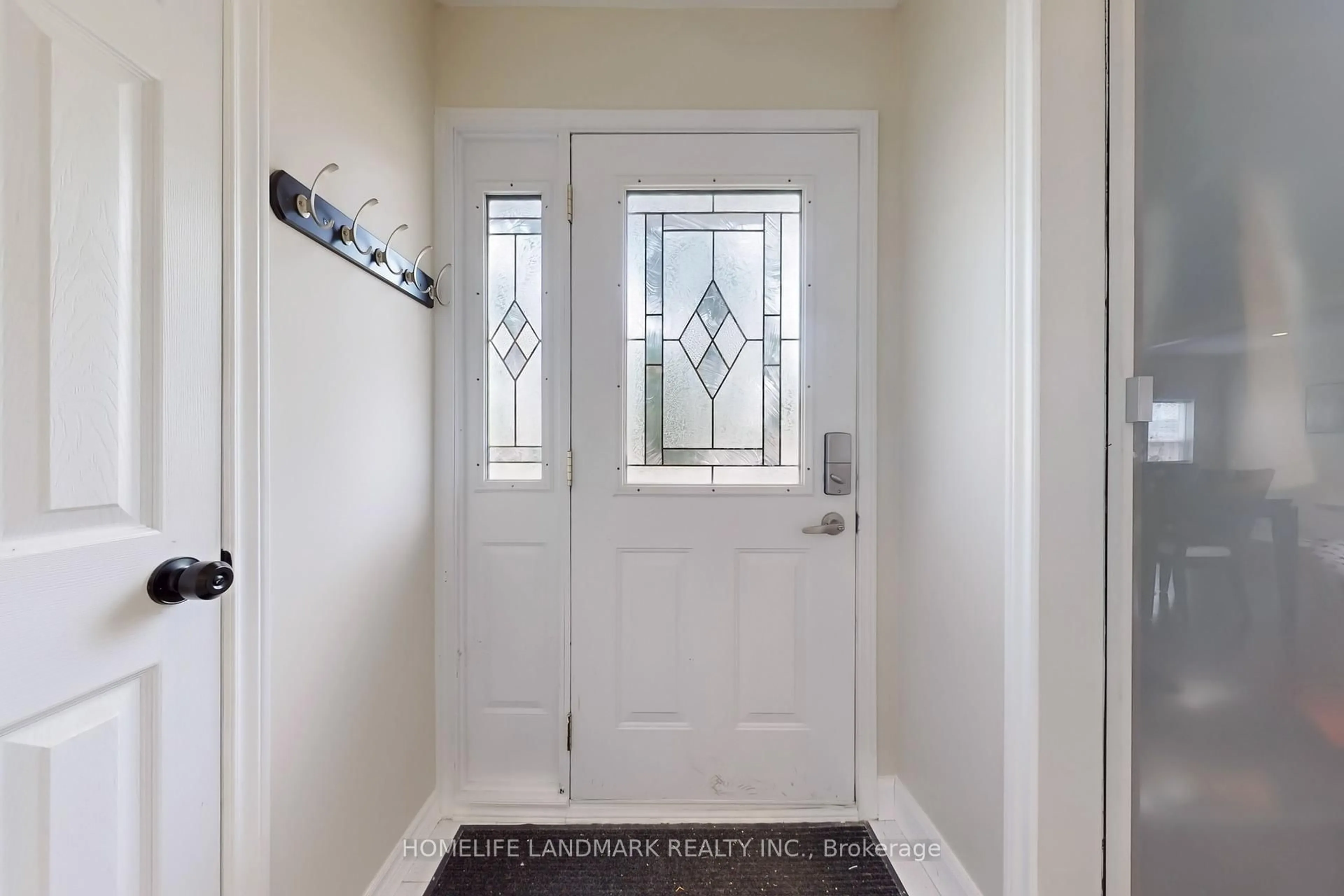 Indoor entryway for 2603 Bromsgrove Rd, Mississauga Ontario L5J 1M1