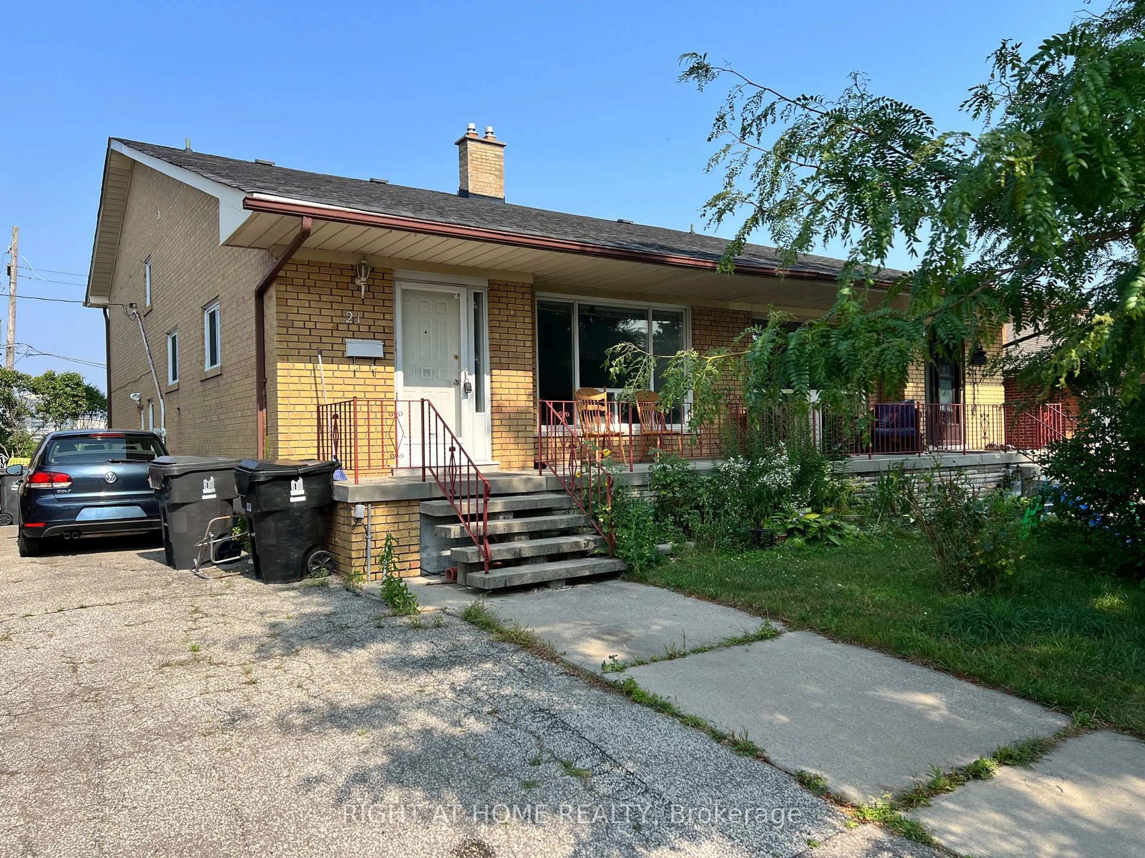 A pic from outside/outdoor area/front of a property/back of a property/a pic from drone, street for 21 Featherwood Pl, Toronto Ontario M9A 4V7