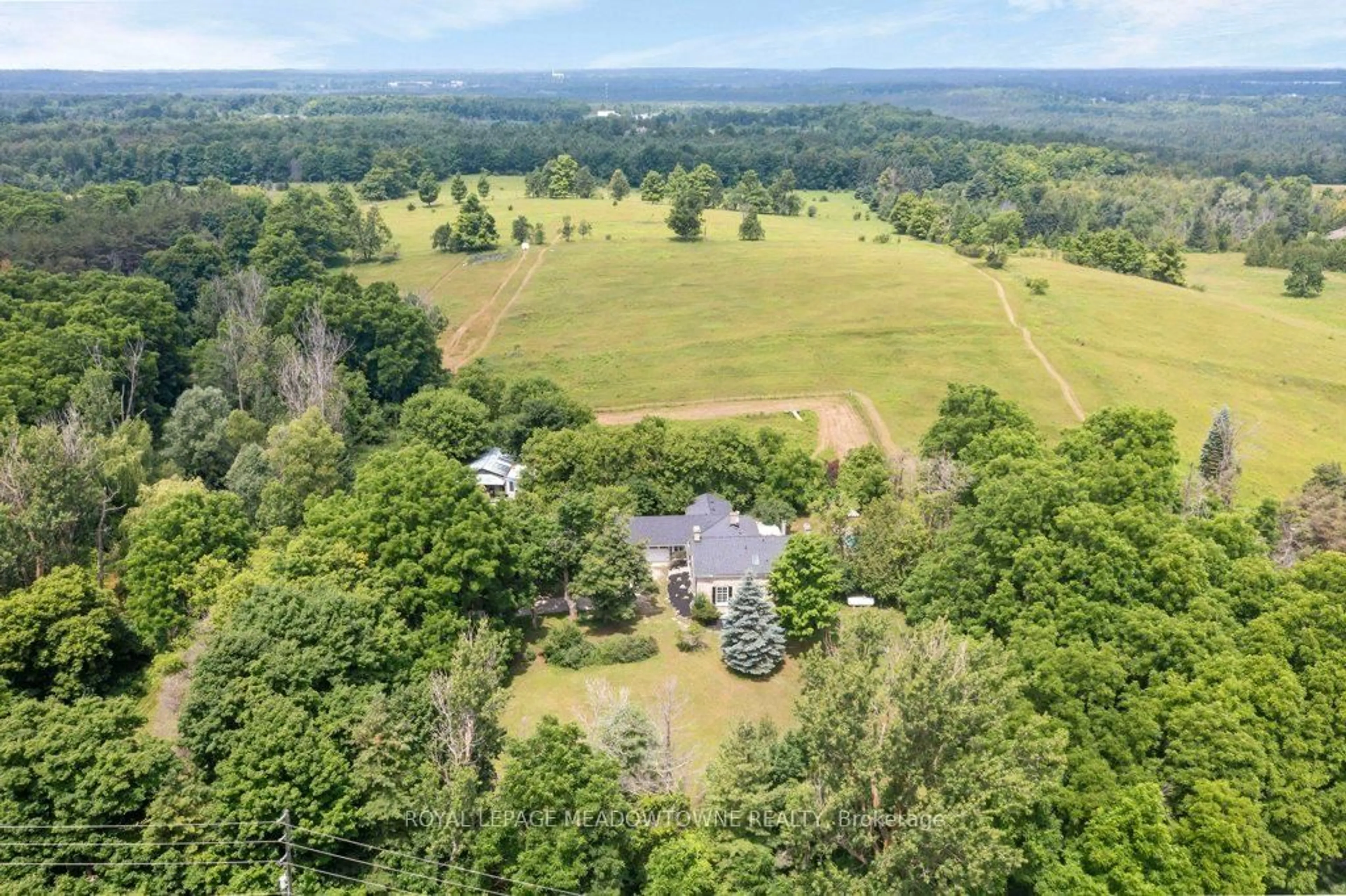 A pic from outside/outdoor area/front of a property/back of a property/a pic from drone, unknown for 5595 25 Sdrd, Milton Ontario L7J 2L7