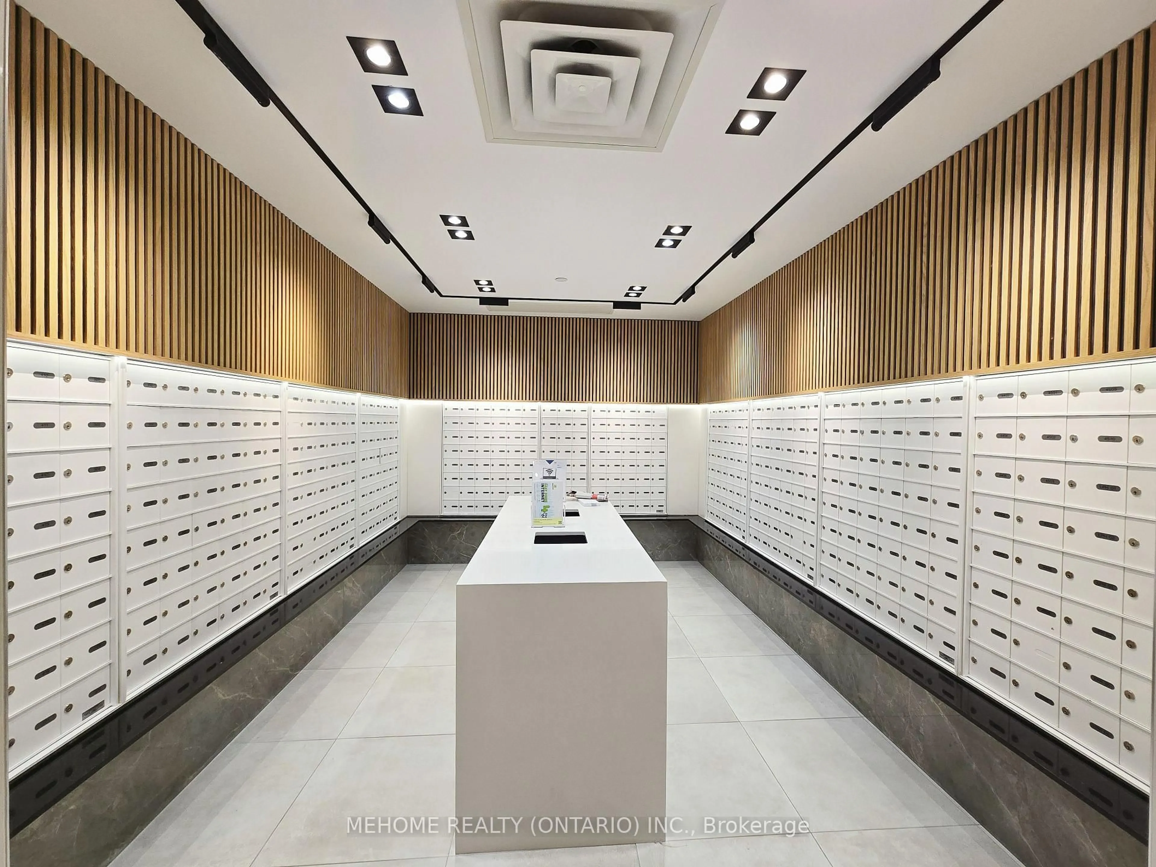 Indoor foyer for 2220 Lakeshore Blvd #Uph08, Toronto Ontario M8V 0C1