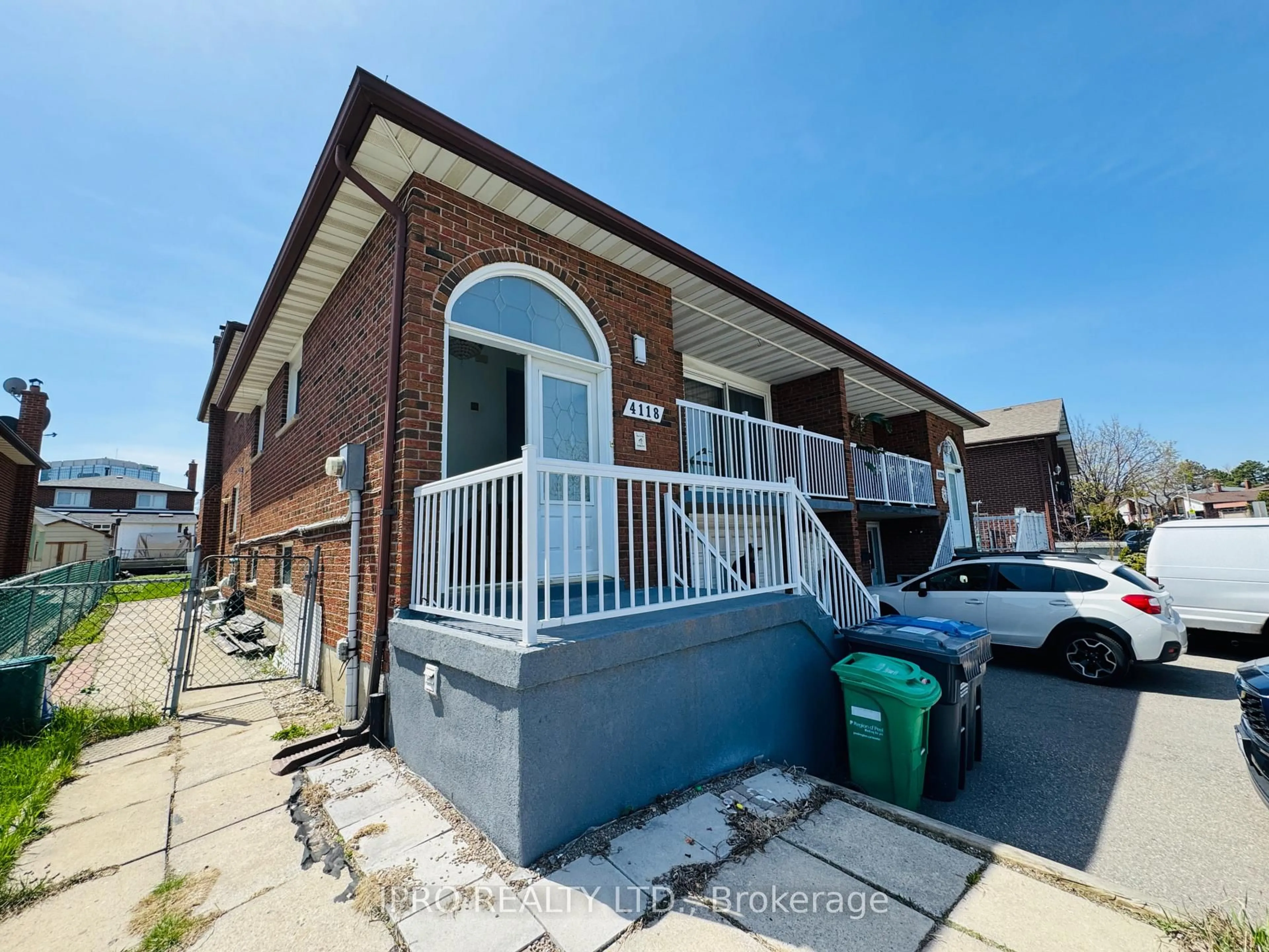 Home with brick exterior material, street for 4118 Woodington Dr #Main, Mississauga Ontario L4Z 1K3