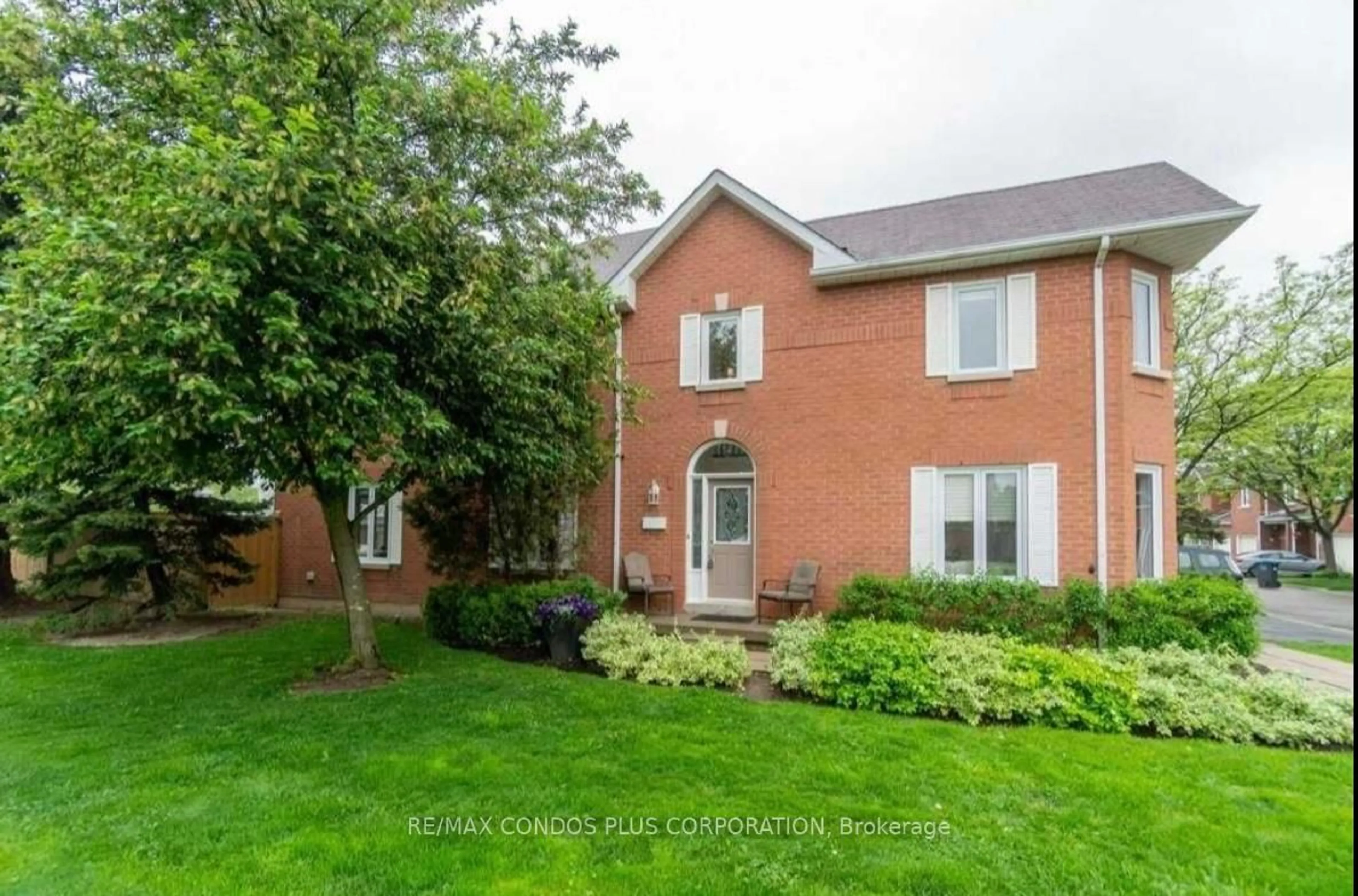 Home with brick exterior material, street for 6050 Bidwell Tr #1, Mississauga Ontario L5V 1V6
