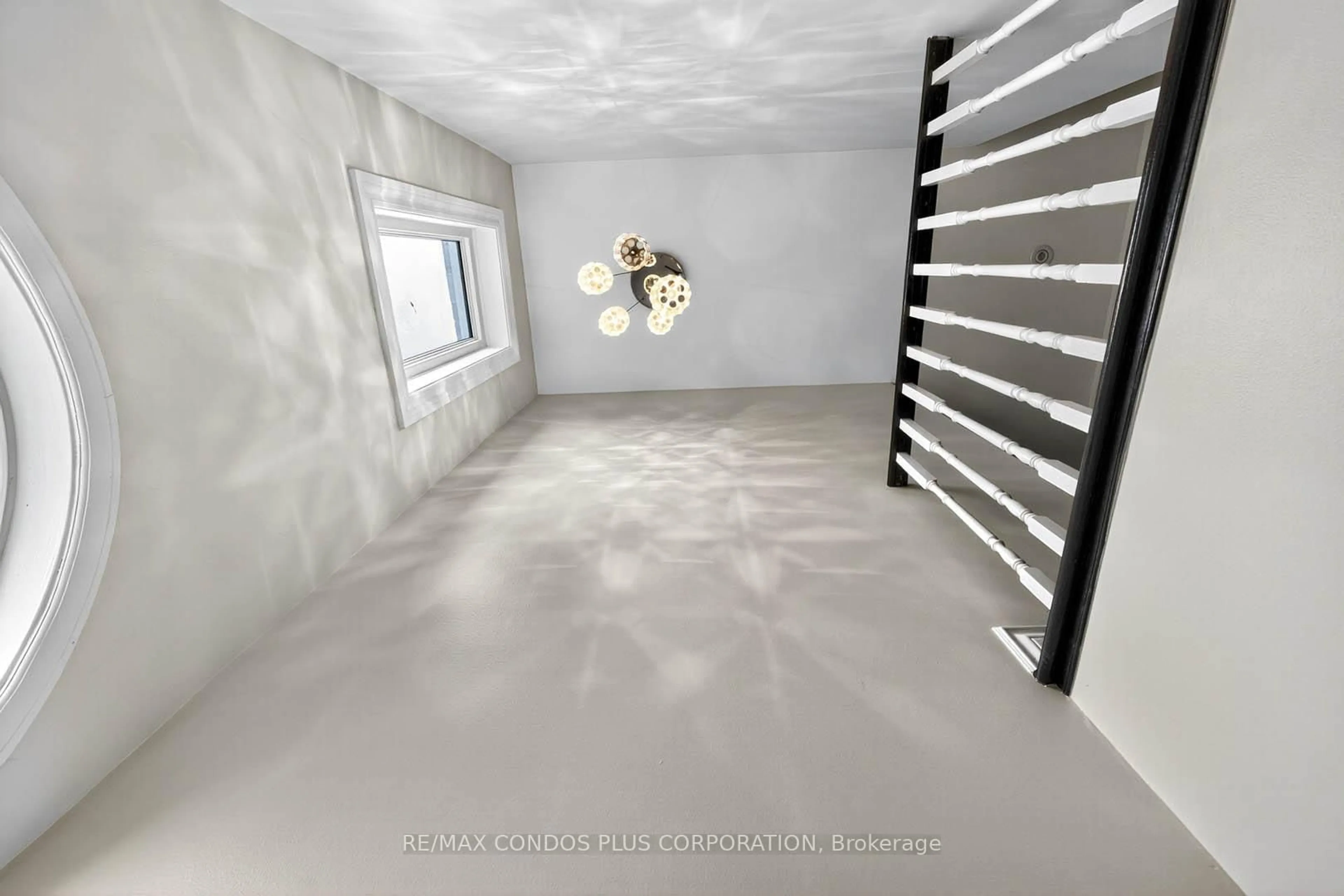 A pic of a room for 6050 Bidwell Tr #1, Mississauga Ontario L5V 1V6