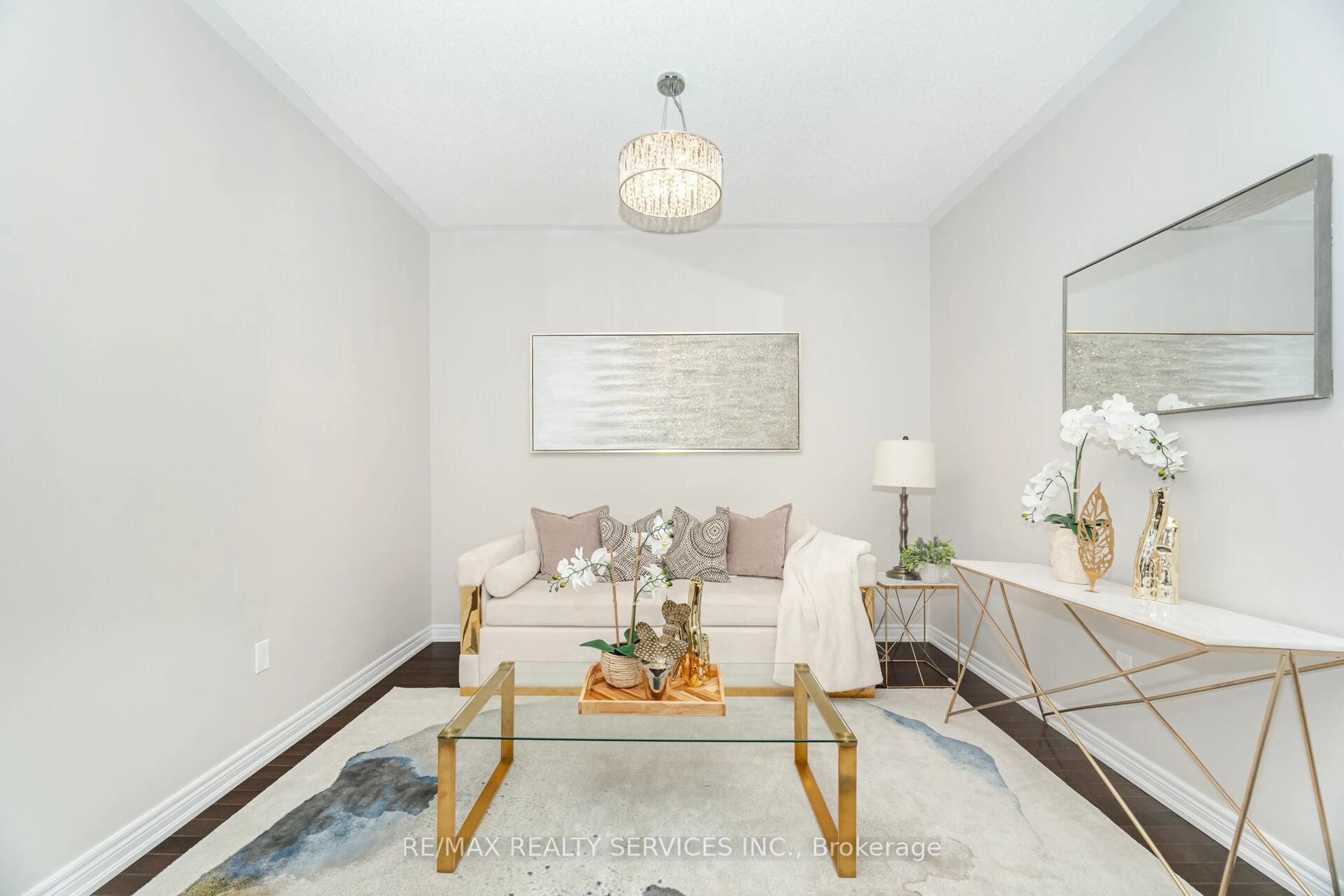 Living room with furniture, unknown for 20 Zephyr Rd, Caledon Ontario L7C 3V8